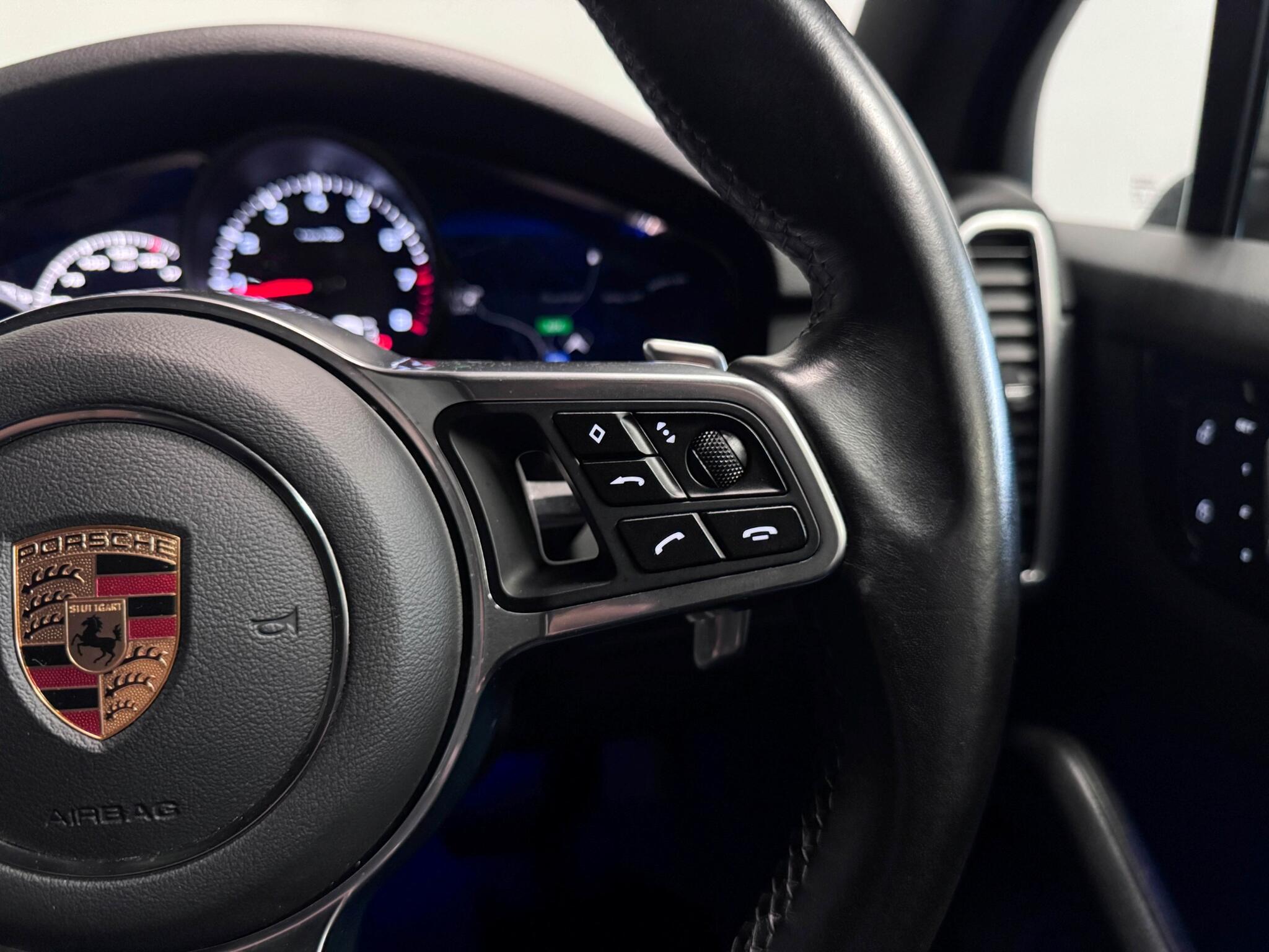 Porsche Cayenne view 16