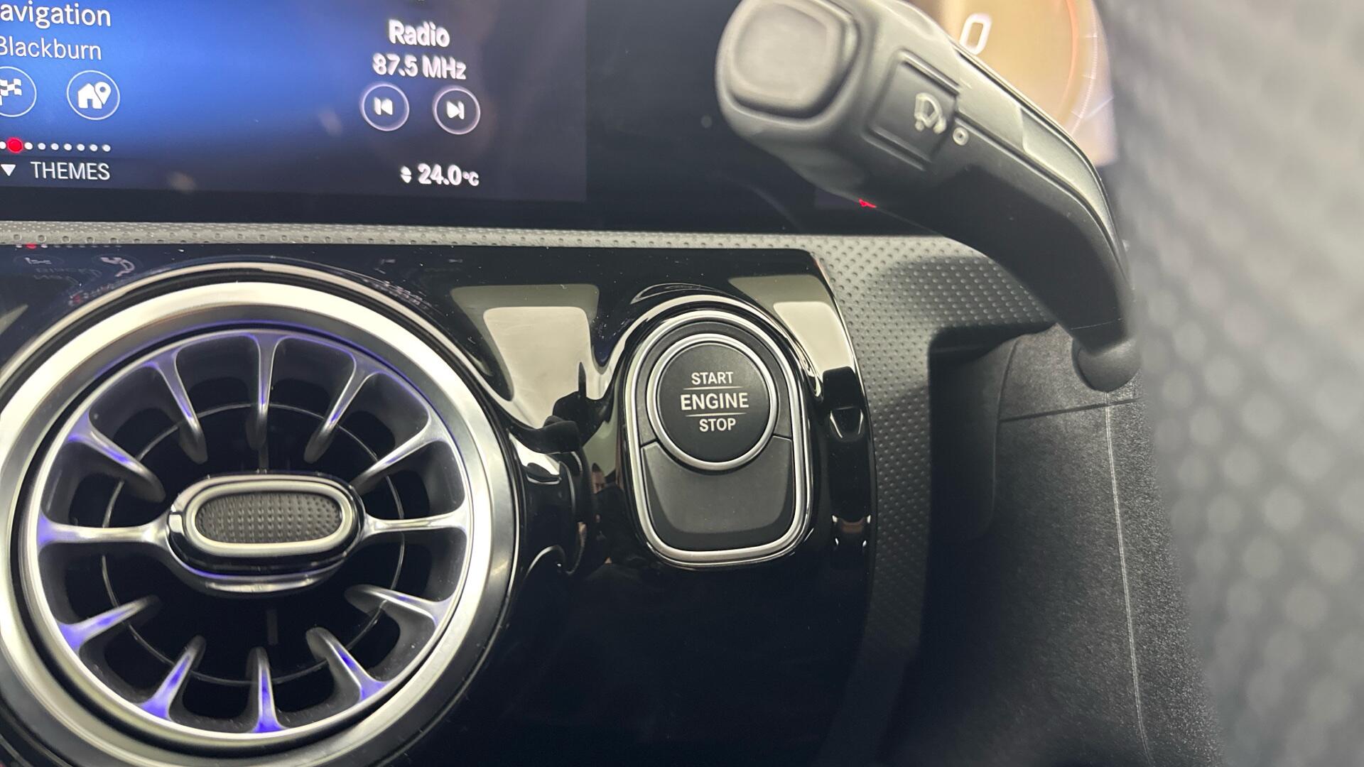 Mercedes-Benz CLA view 40