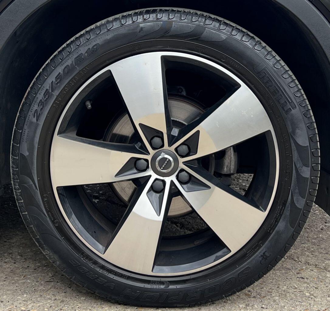 Volvo XC40 view 12