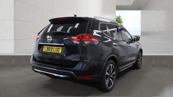 Nissan X-Trail view 2