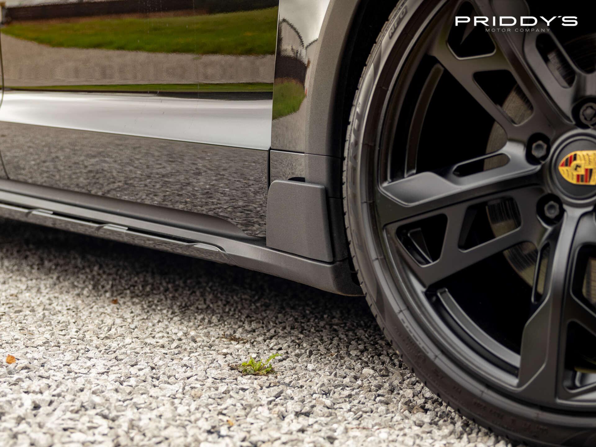 Porsche Taycan view 13
