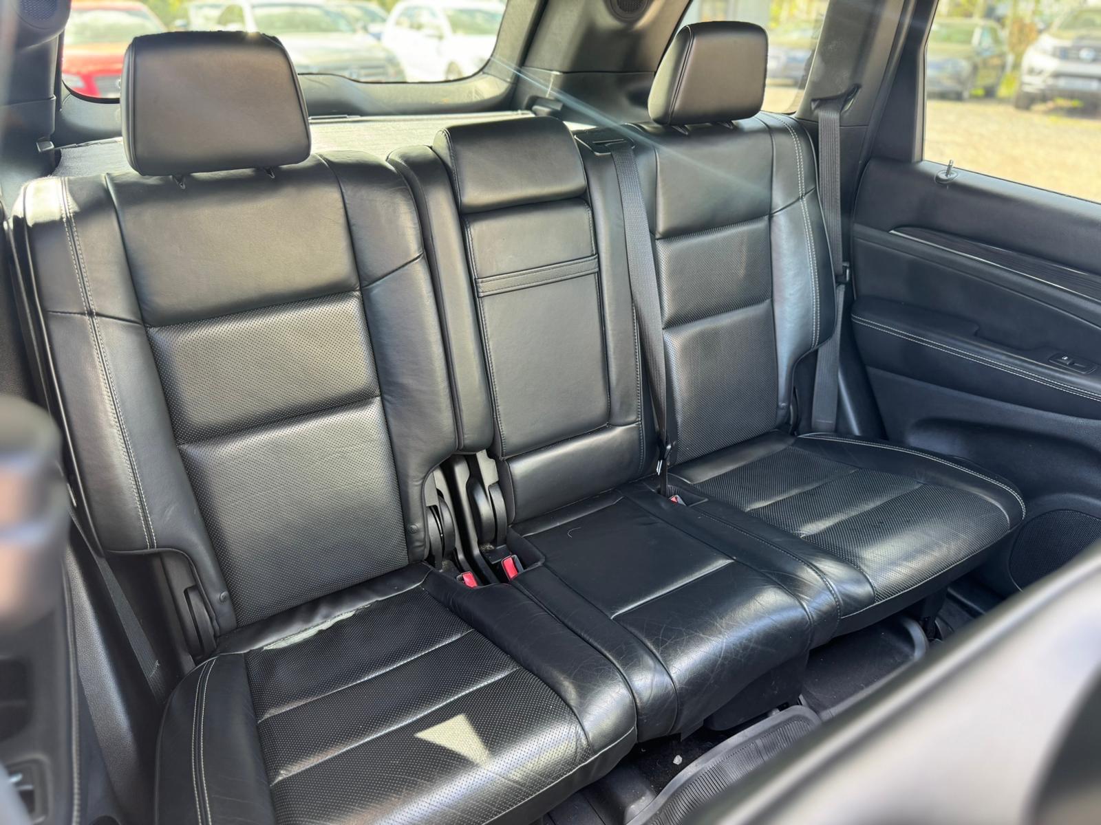 Jeep Grand Cherokee view 26