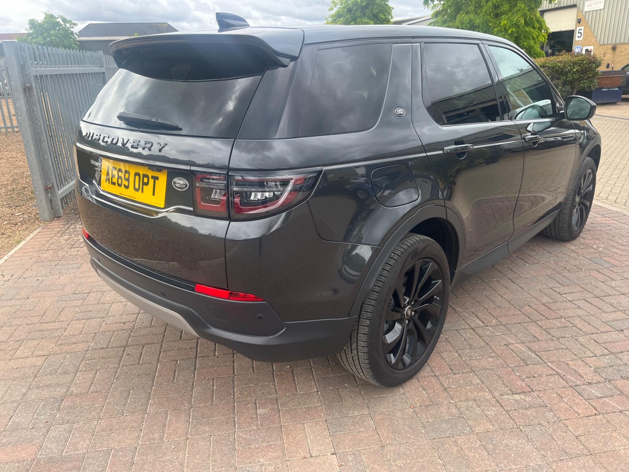 Land Rover Discovery Sport view 22