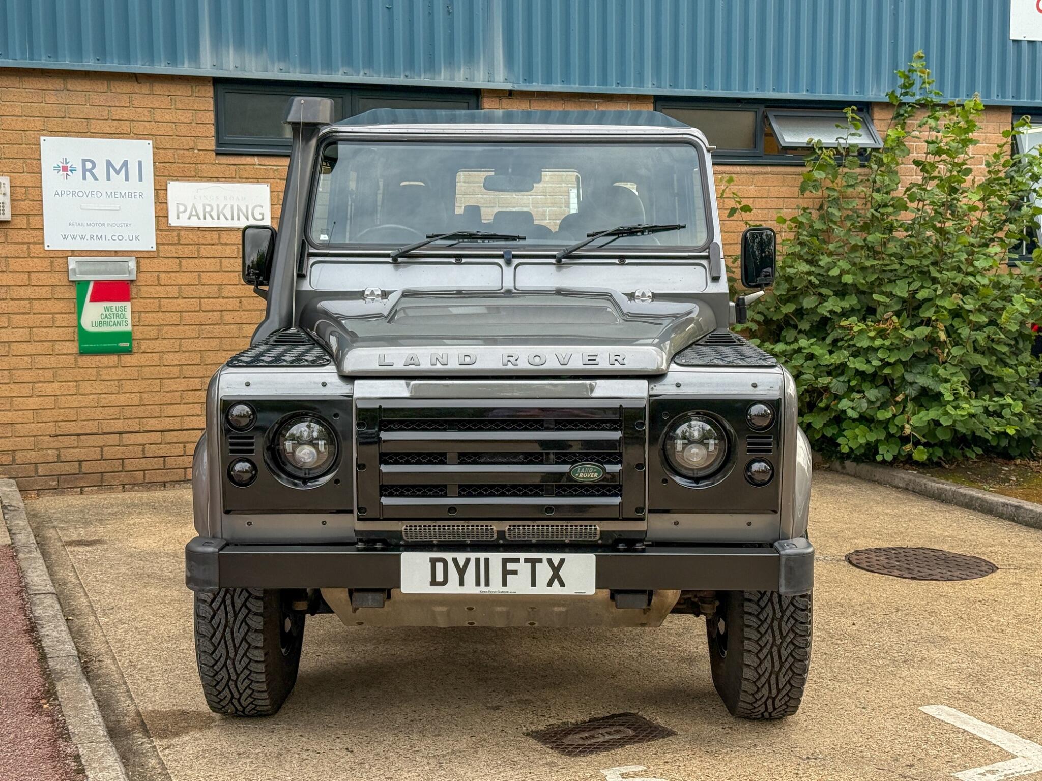 Land Rover Defender view 9