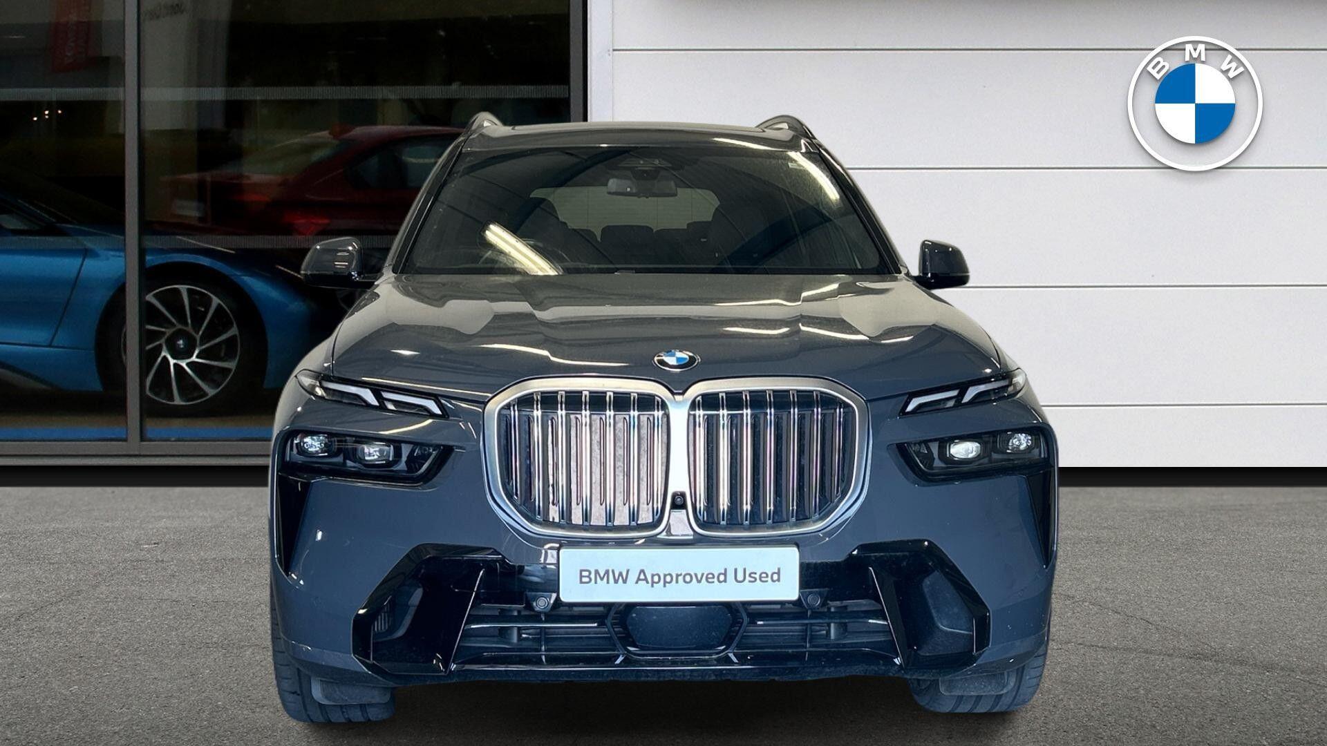 BMW X7 view 16