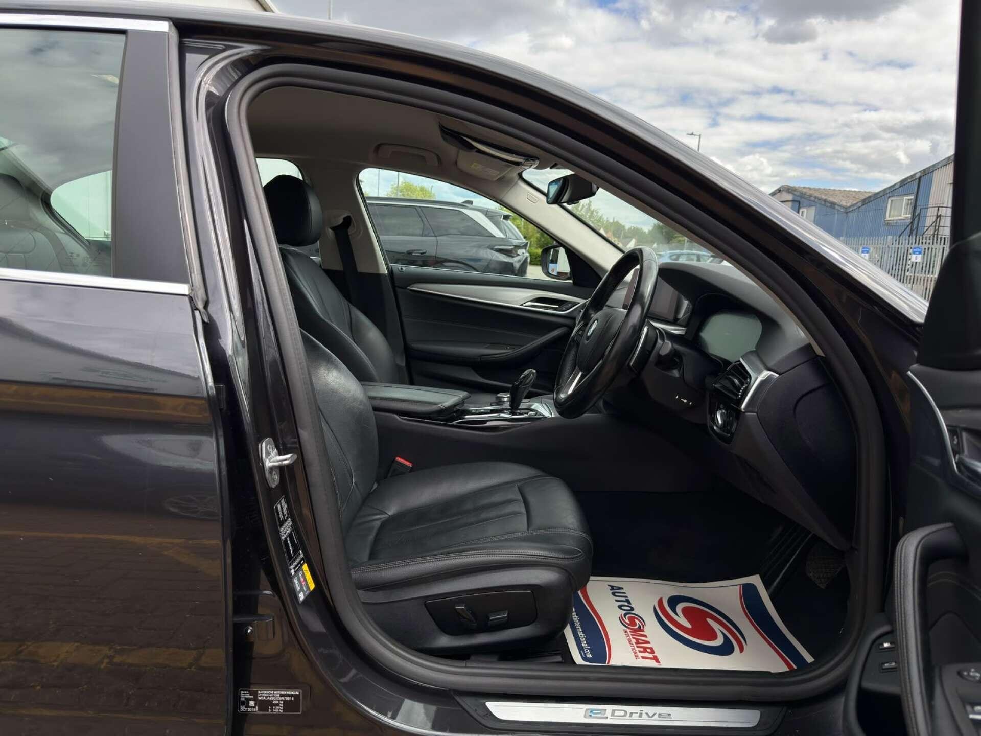 BMW 5 Series view 23
