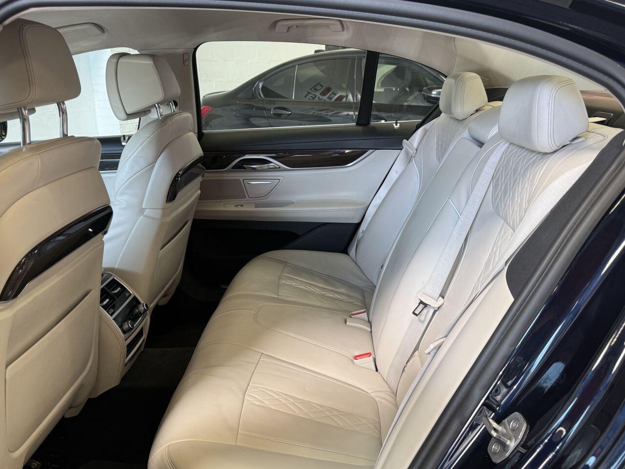 BMW 7 Series view 67