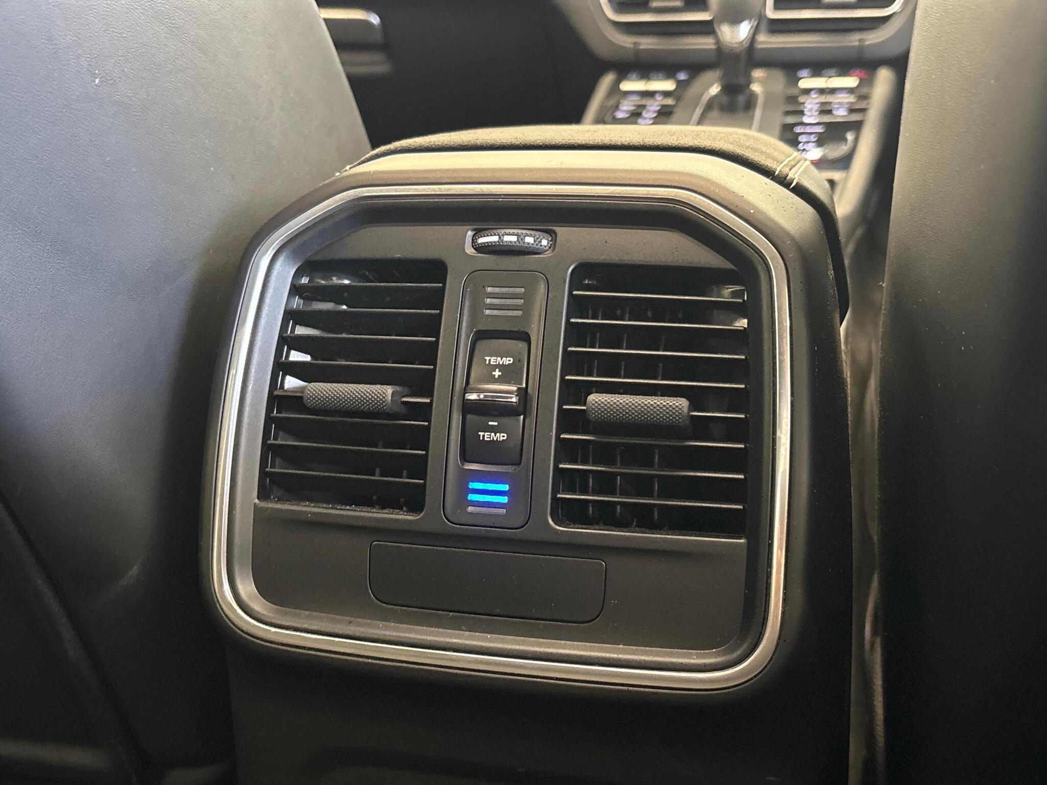 Porsche Macan view 51