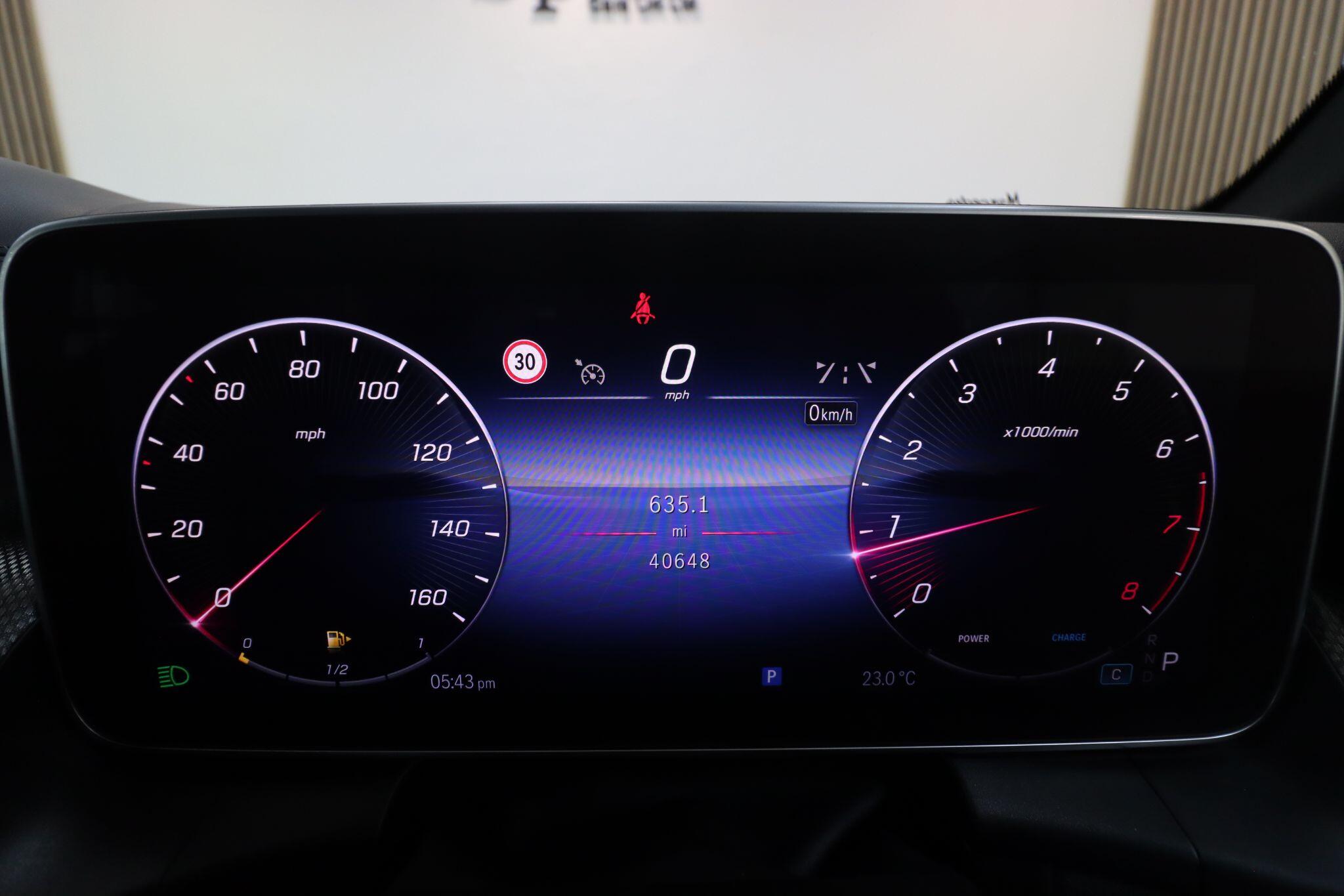 Mercedes-Benz GLC view 39