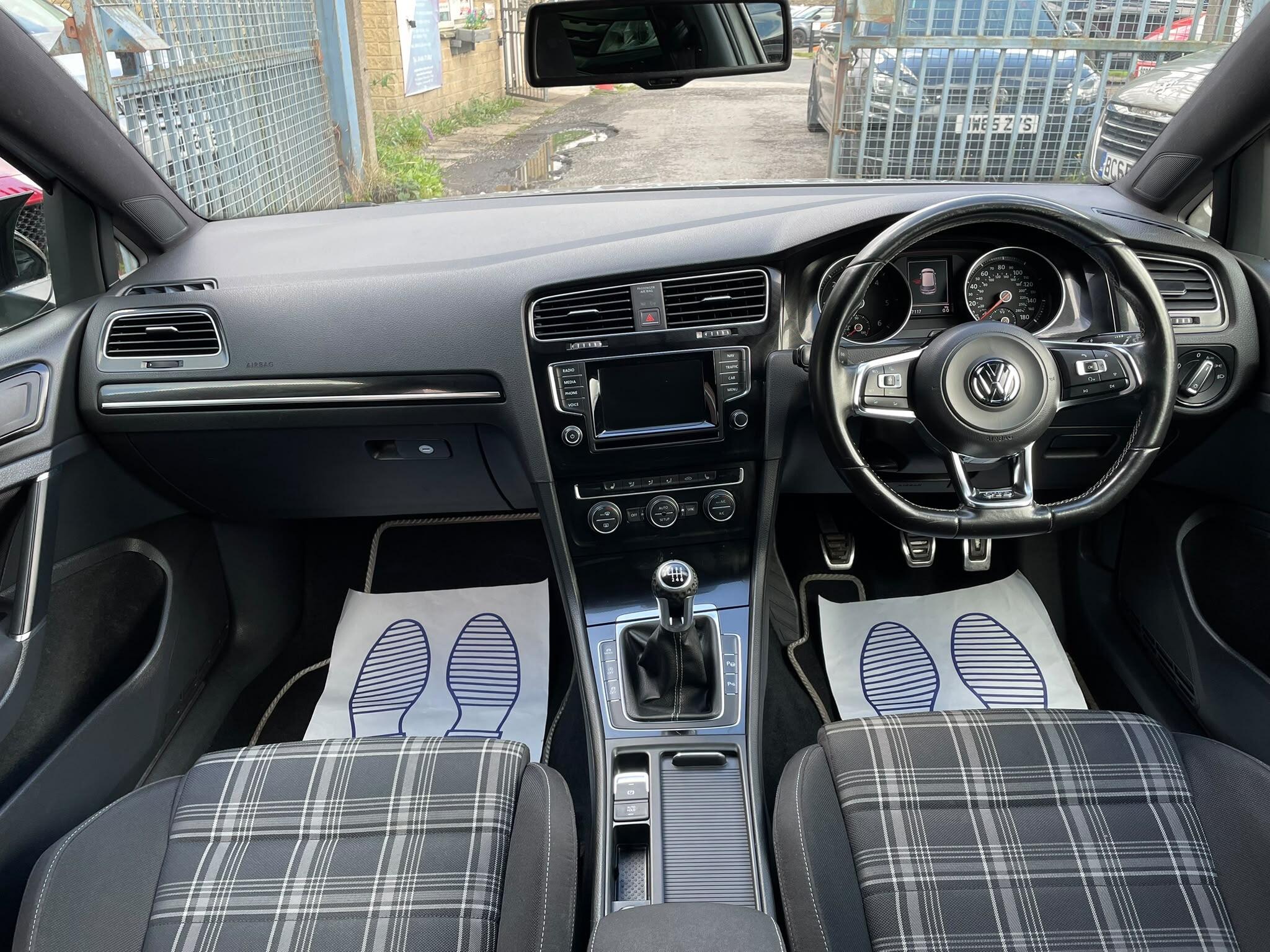 Volkswagen Golf view 17