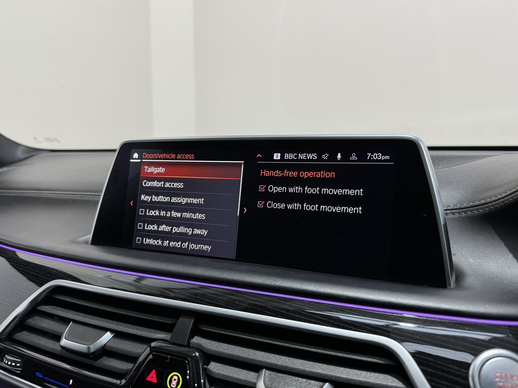 BMW 7 Series view 33