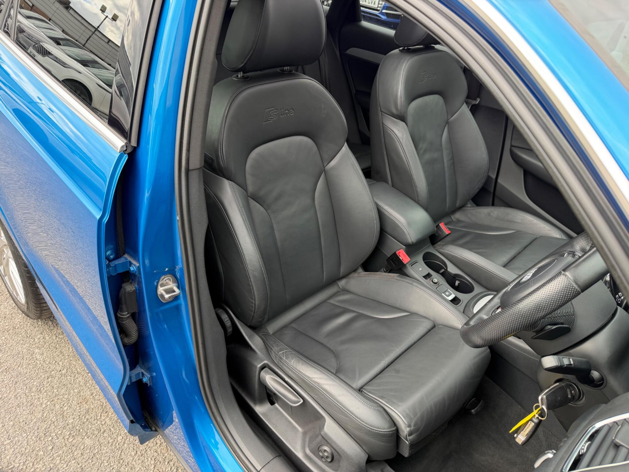 Audi Q3 view 18