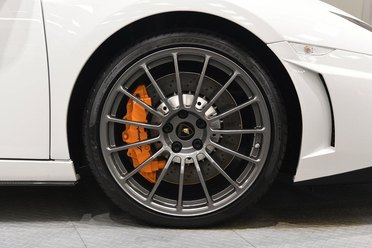 Lamborghini Gallardo view 48