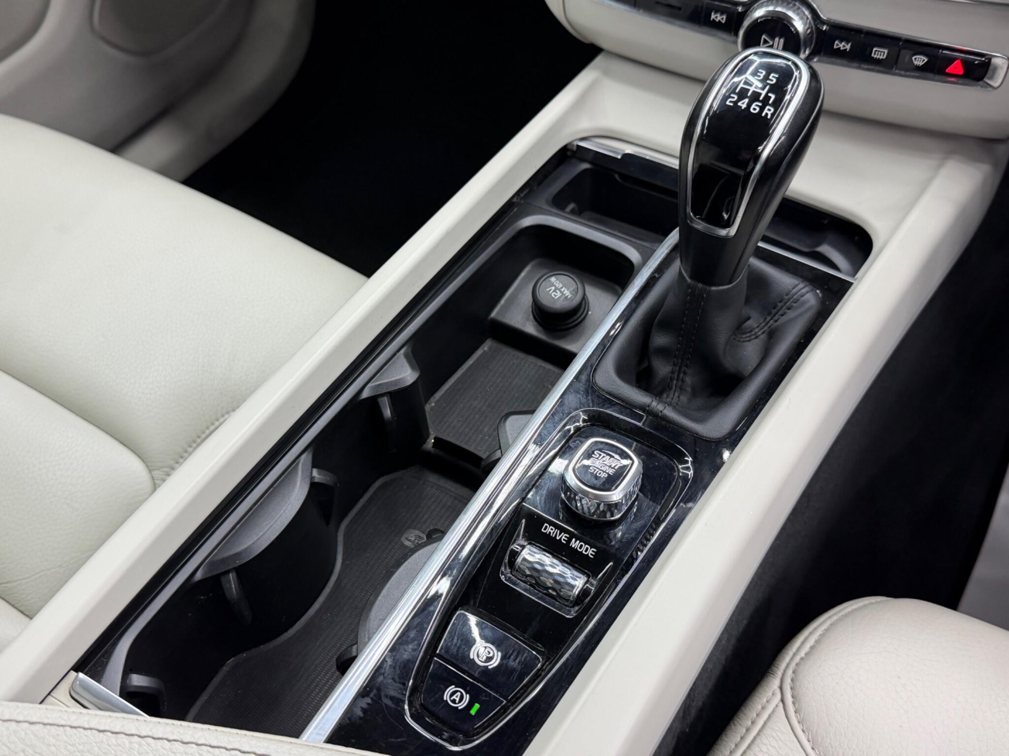 Volvo XC60 view 25