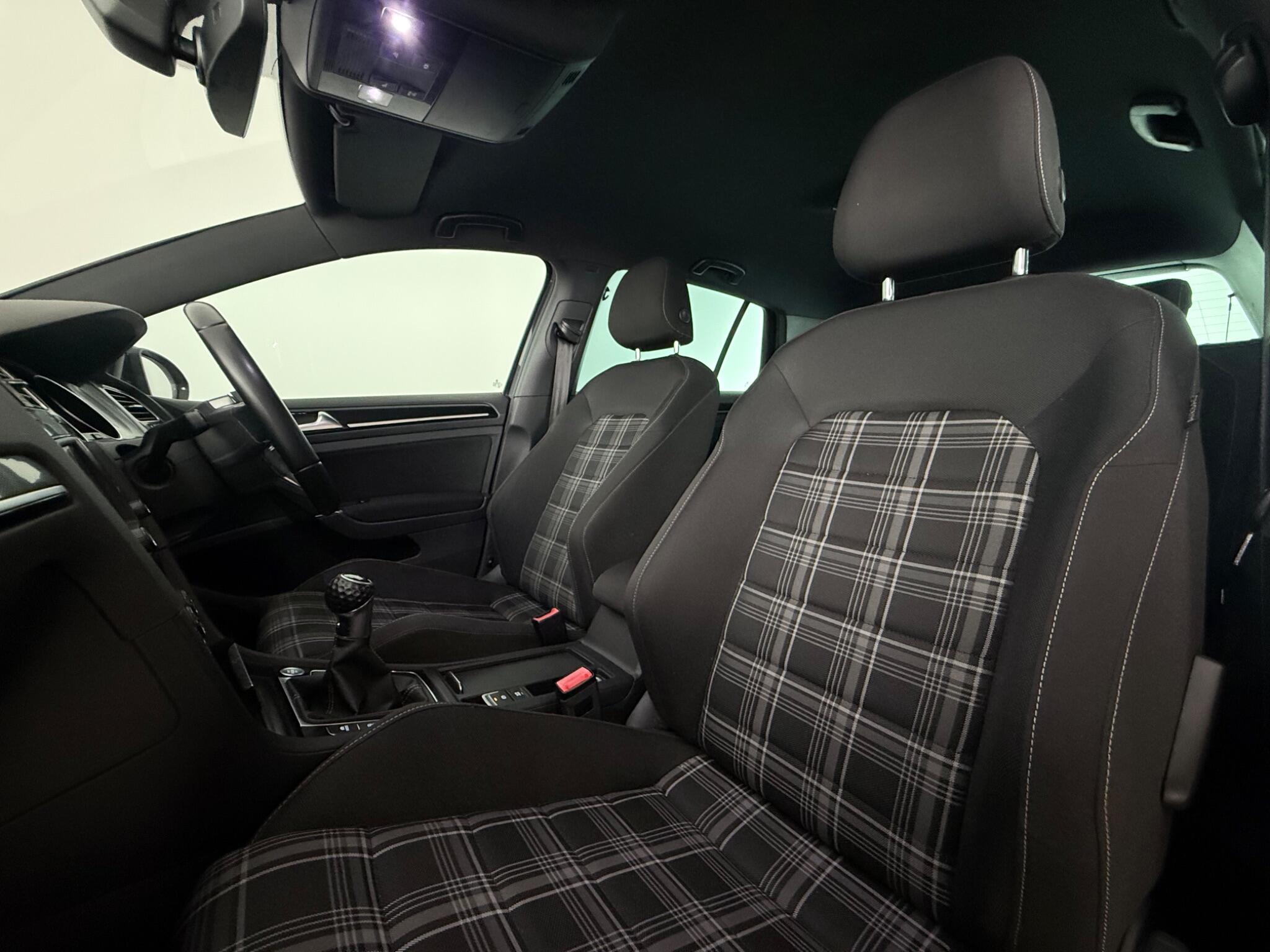 Volkswagen Golf view 33