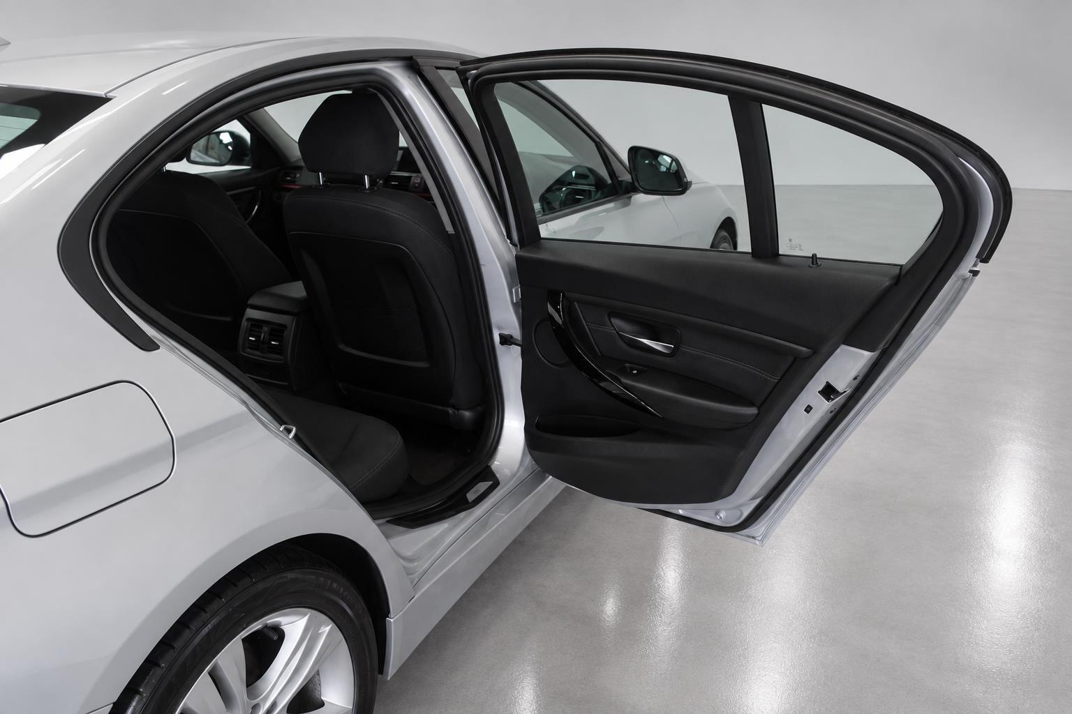 BMW 3 Series view 23