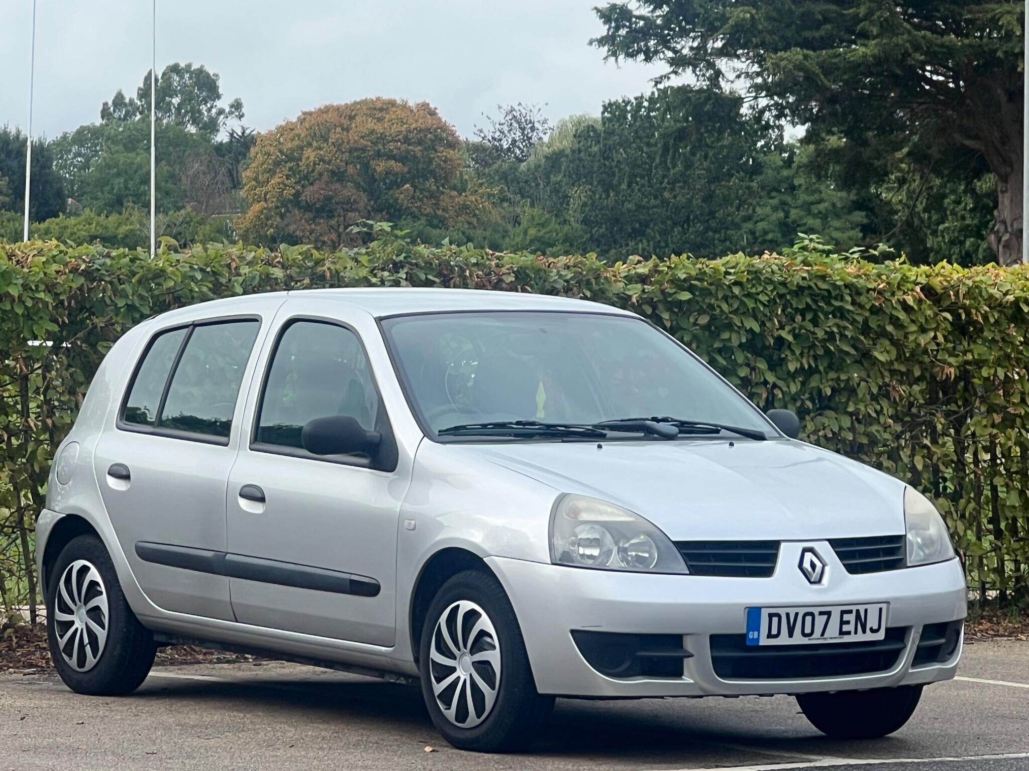 Renault Clio view 2