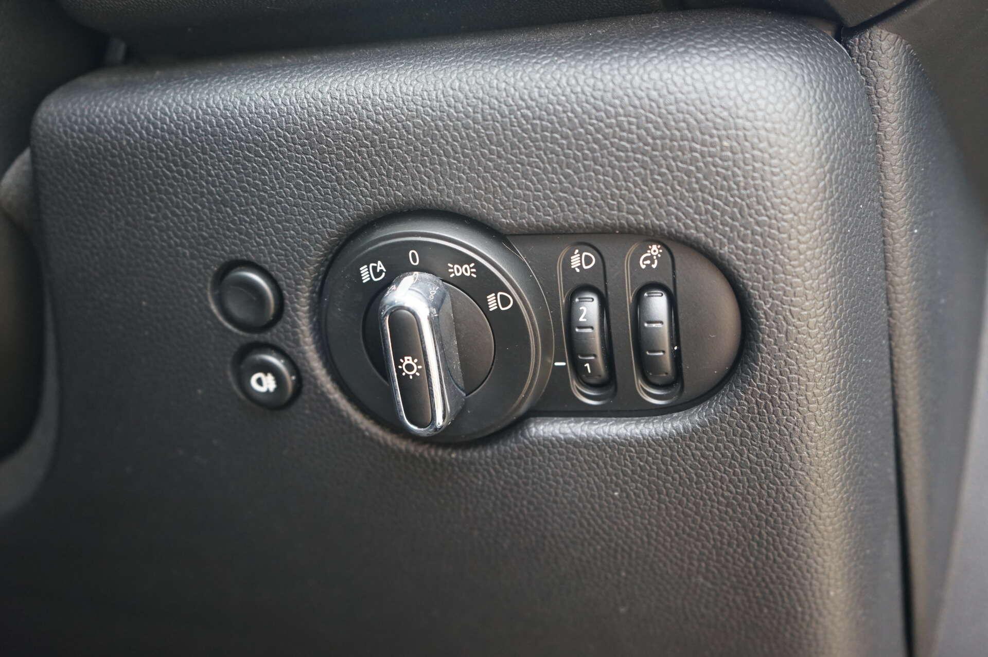 Mini Hatch view 40