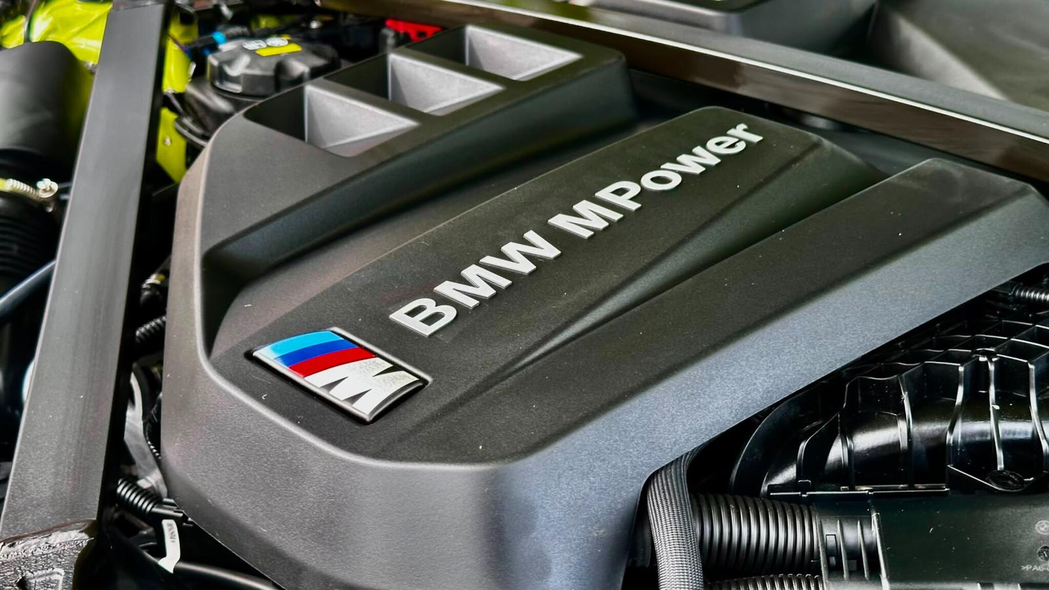 BMW M4 view 9