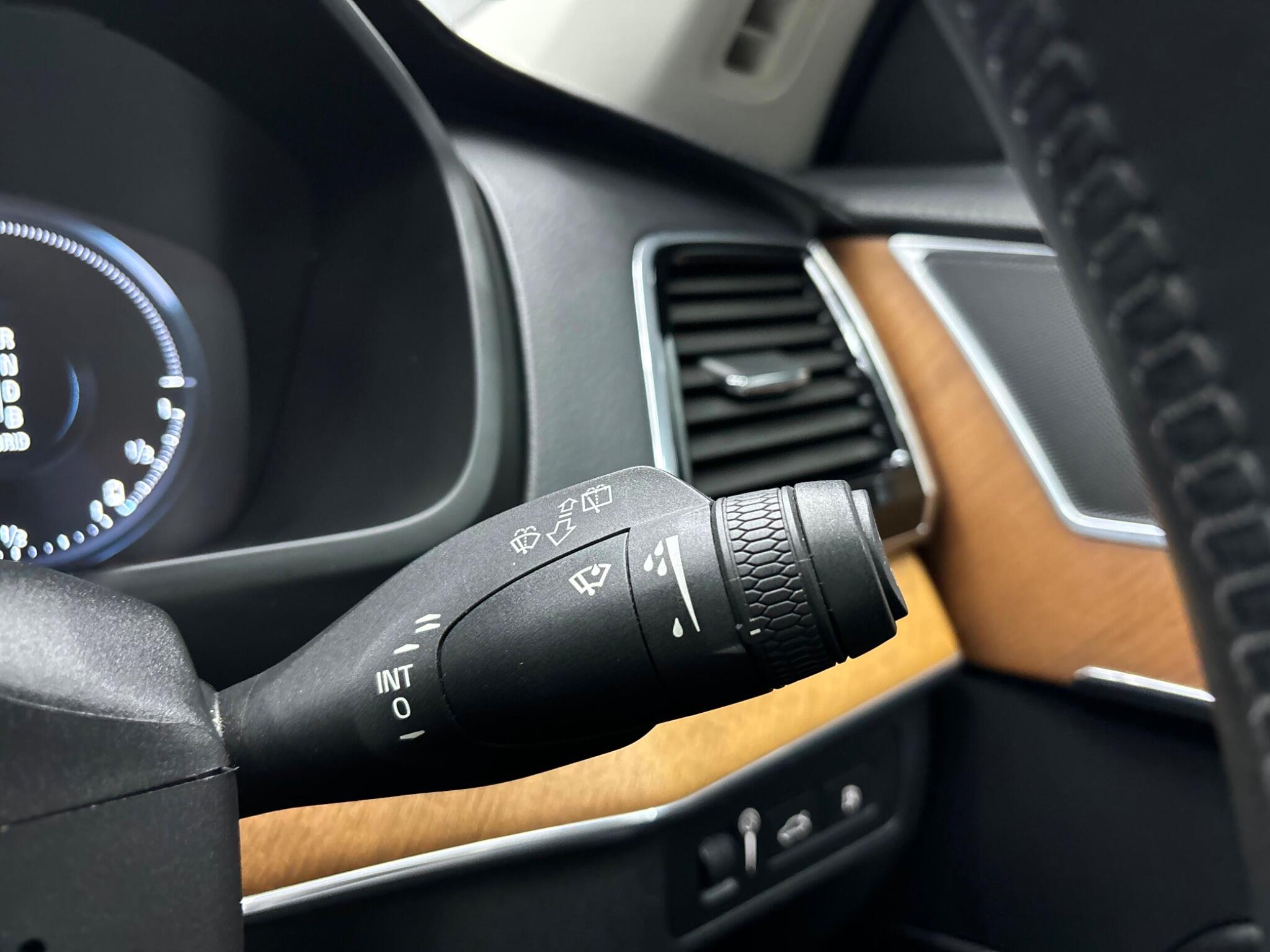 Volvo XC90 view 57
