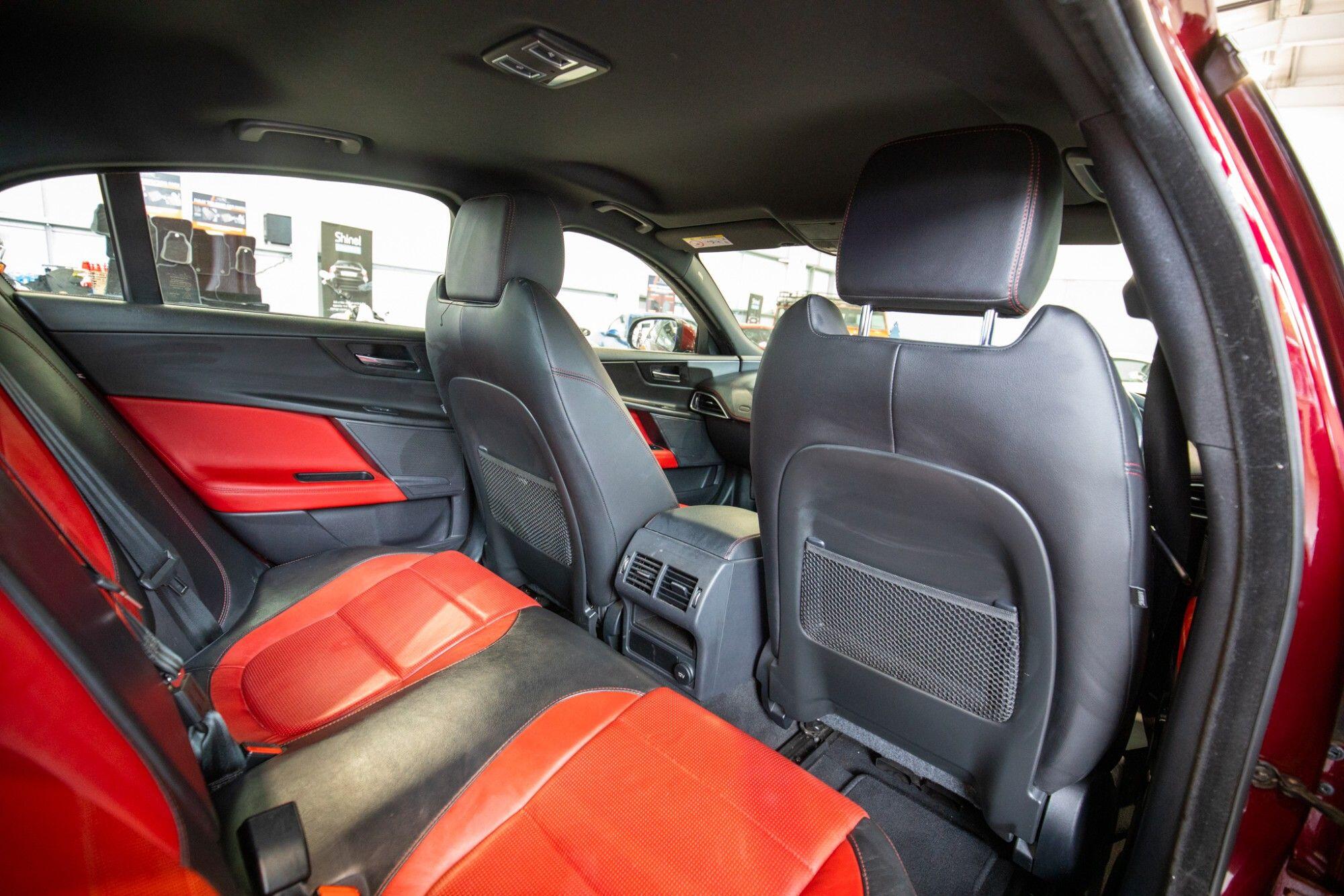 Jaguar Xe view 14