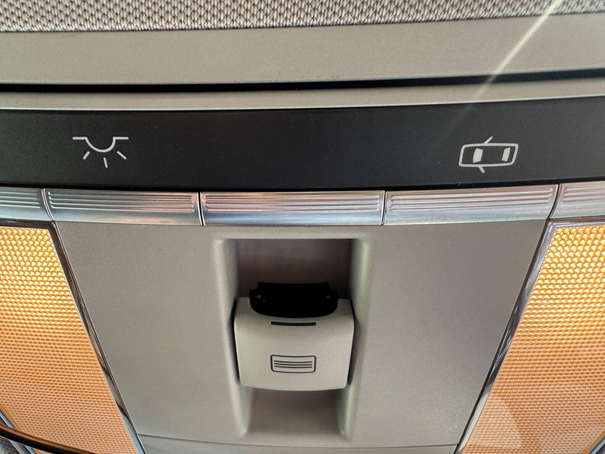 Mercedes-Benz S-Class view 31