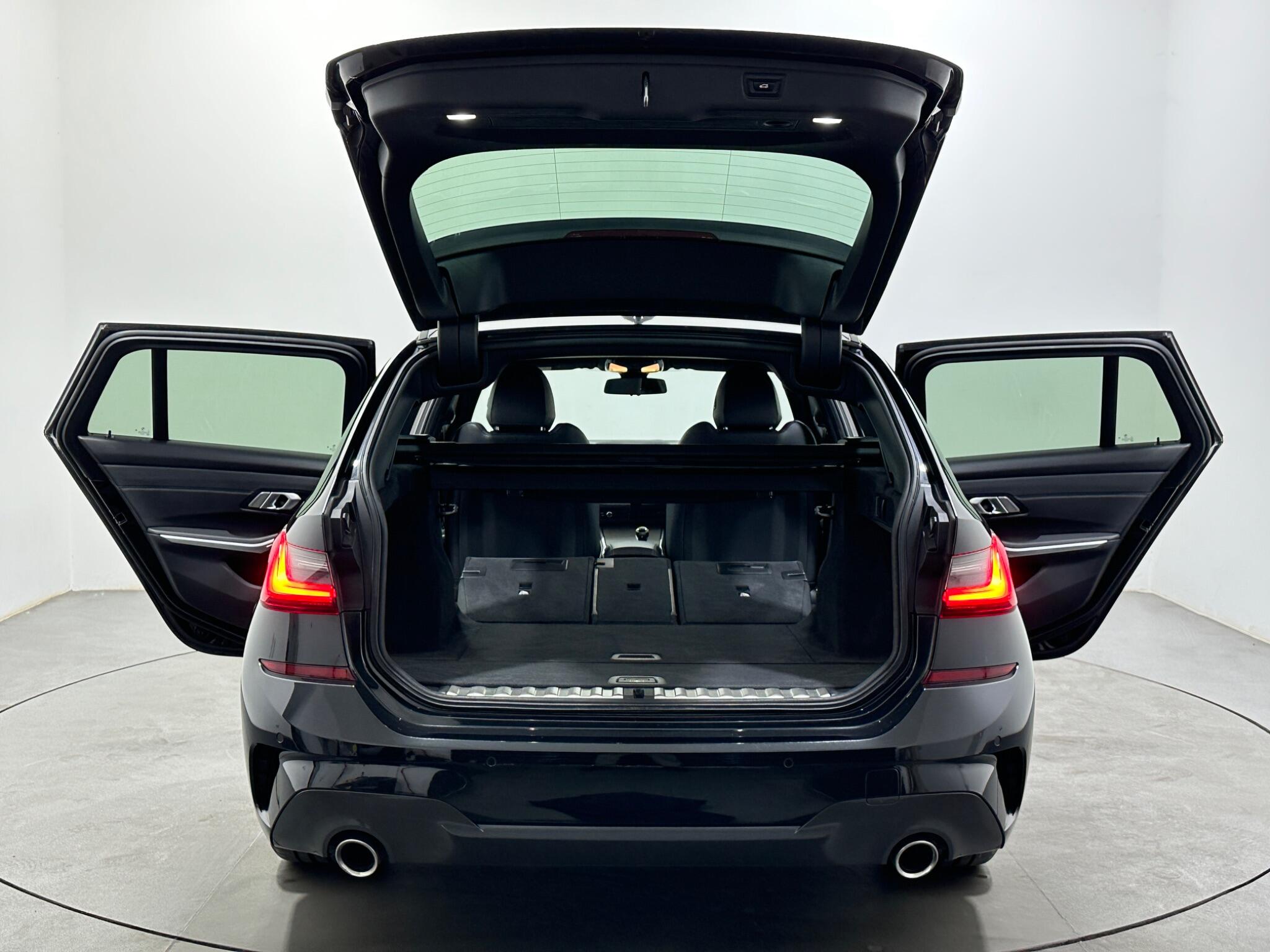 BMW 3 Series view 44