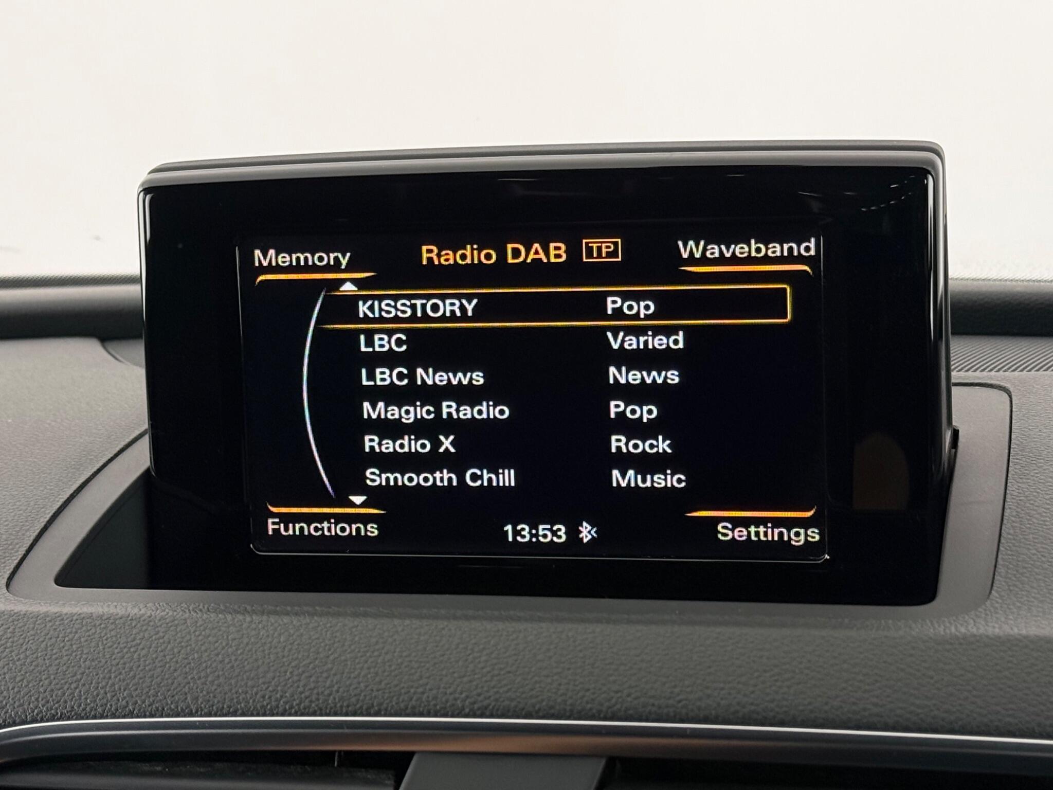 Audi Q3 view 24