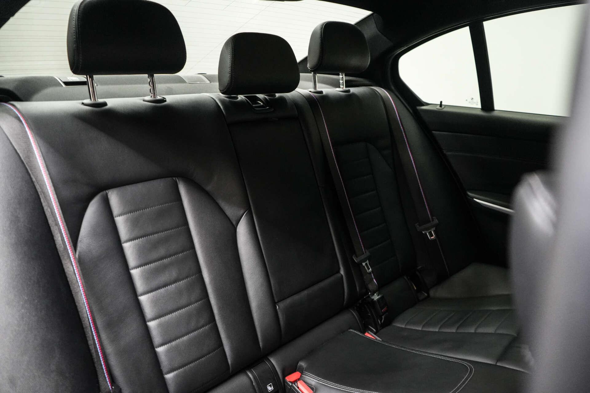 BMW 3 Series view 21