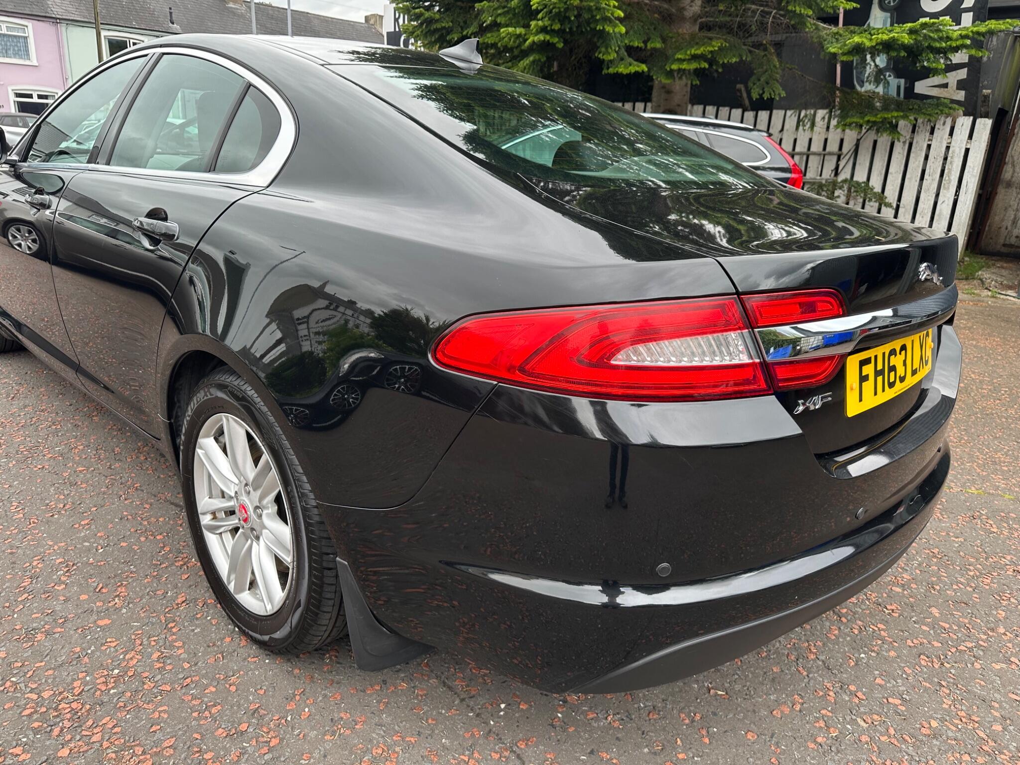 Jaguar XF view 4