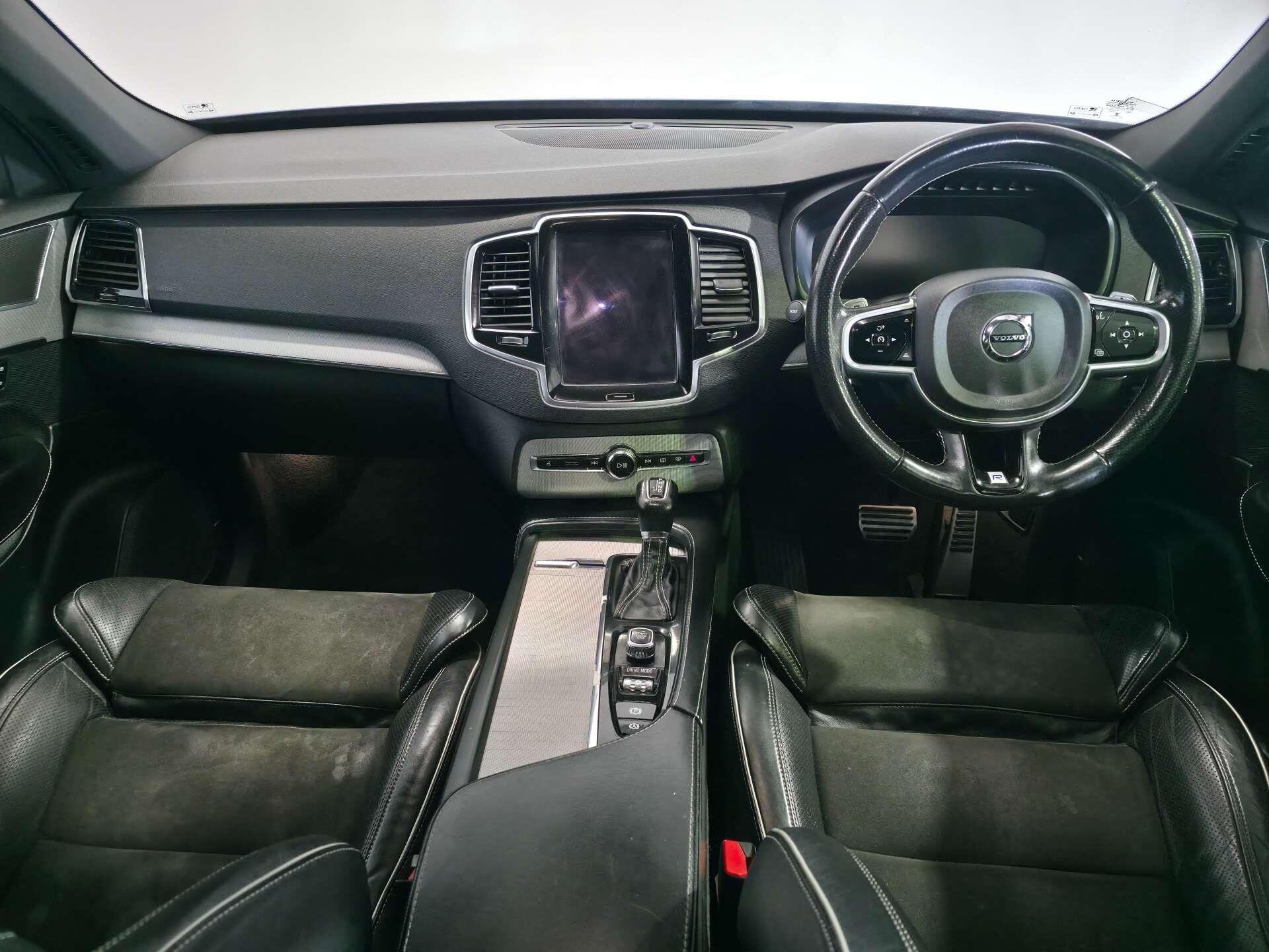 Volvo XC90 view 9