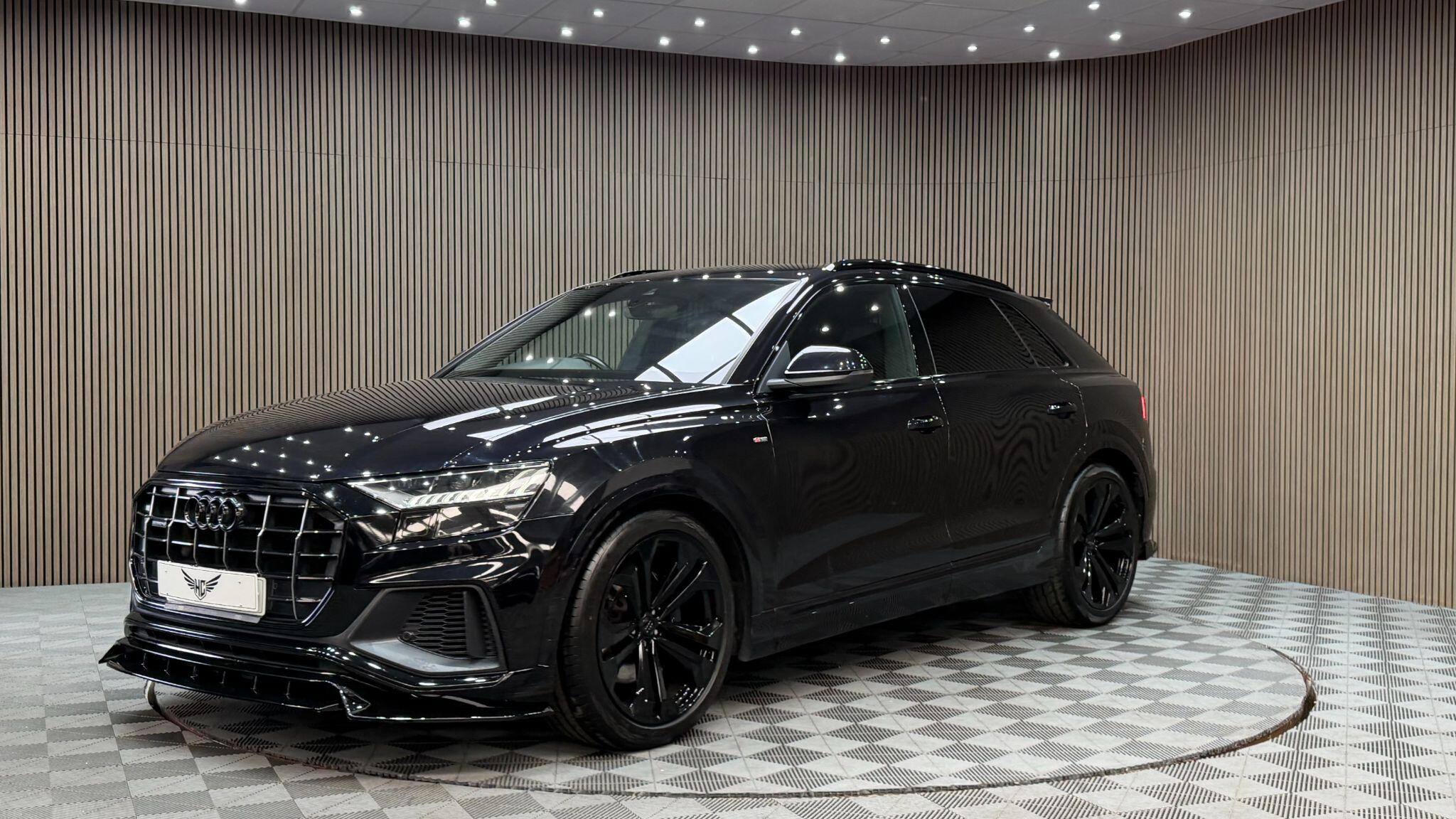 Audi Q8 view 9