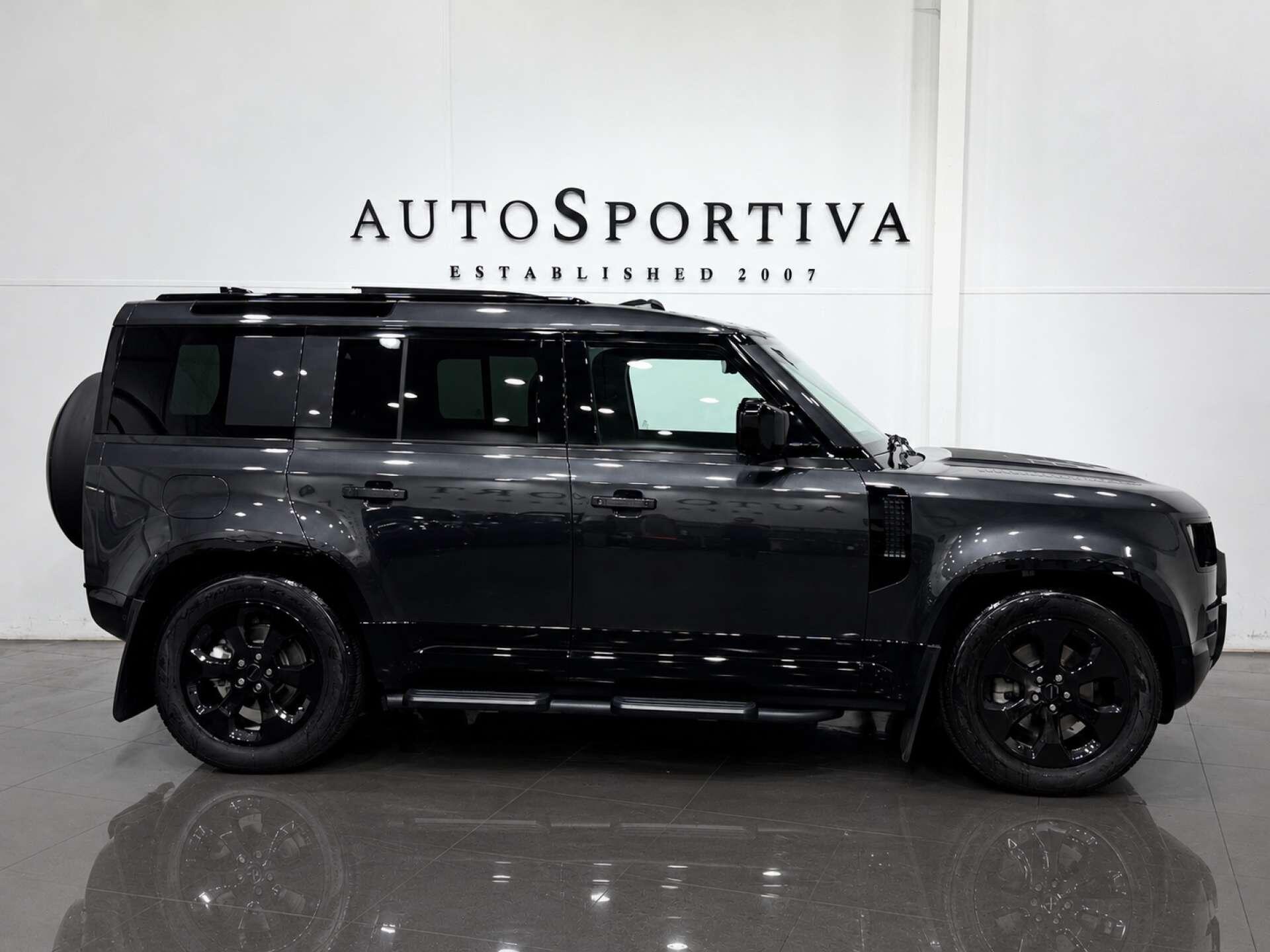 Land Rover Defender view 3