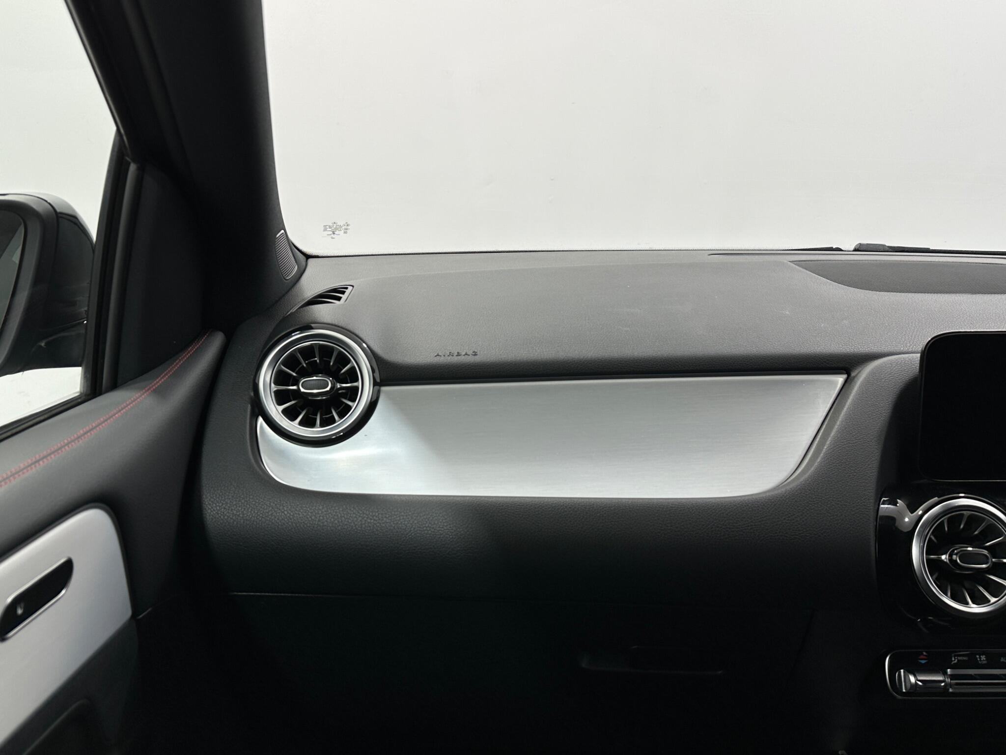 Mercedes-Benz B-Class view 31