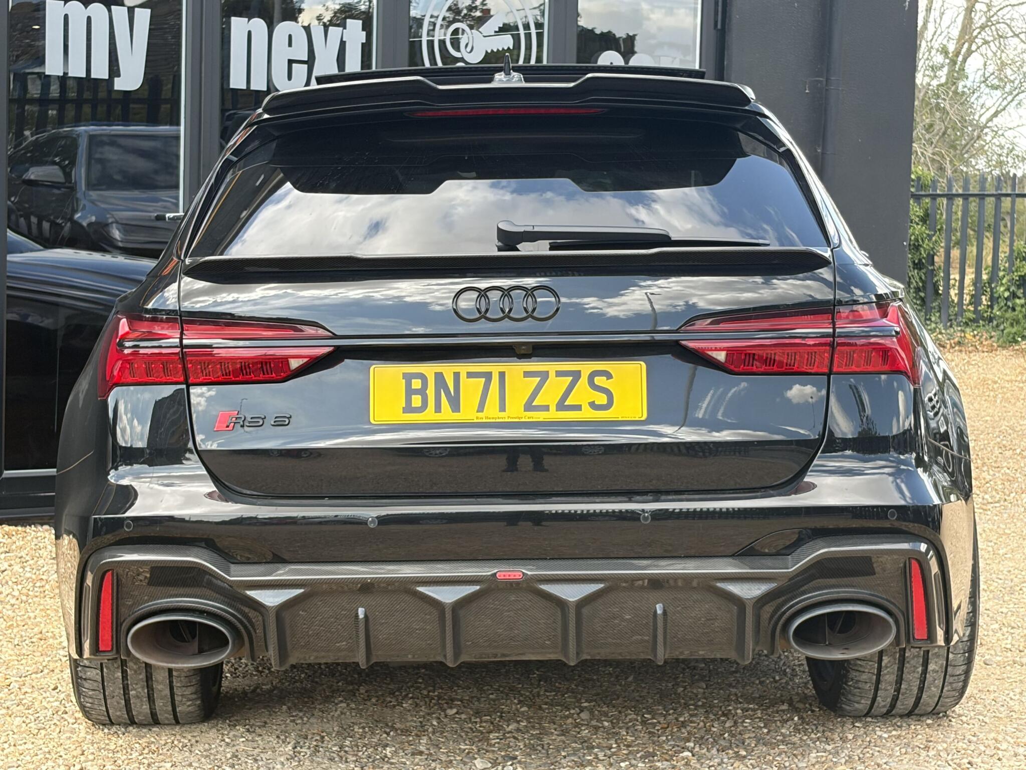 Audi RS6 Avant view 9