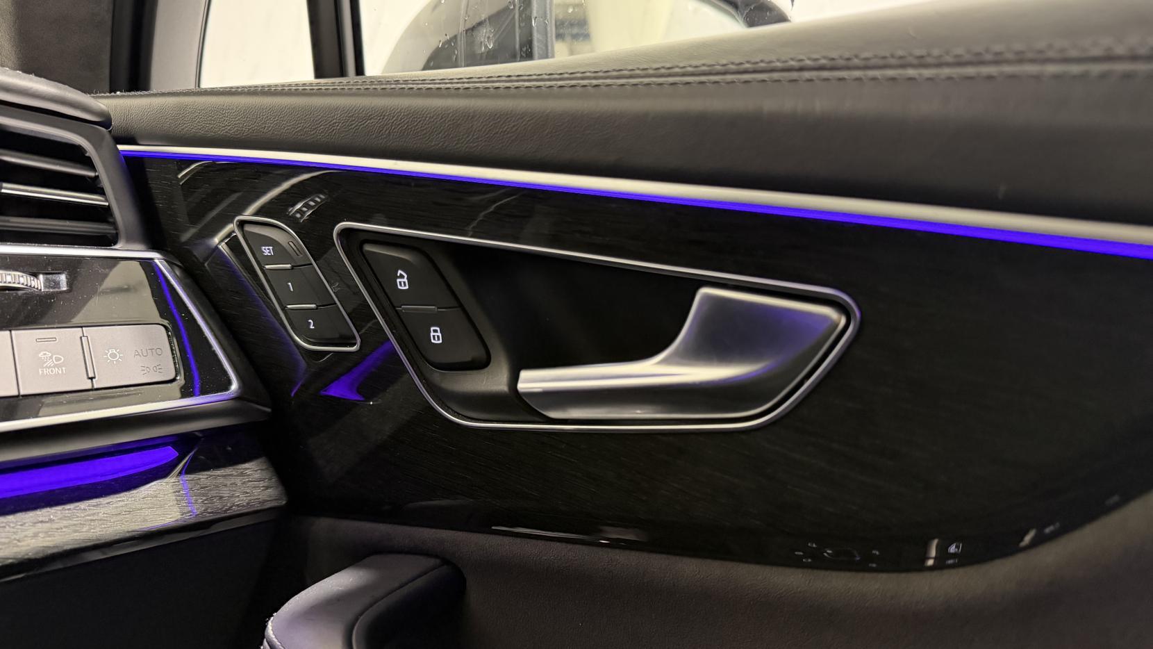 Audi Q7 view 32