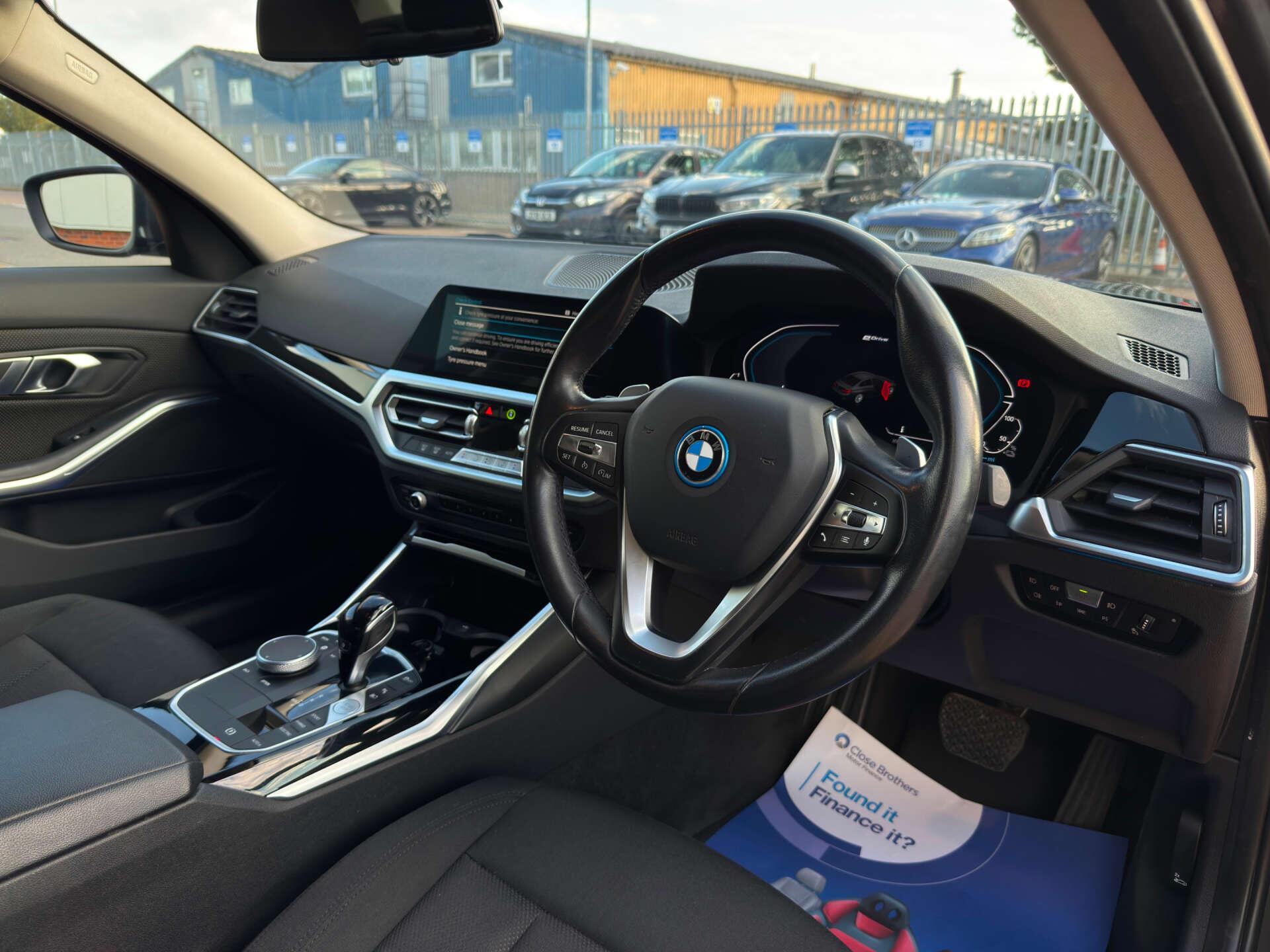 BMW 3 Series view 14