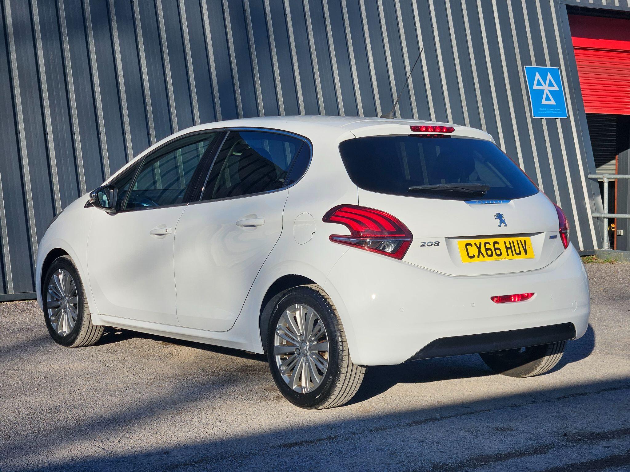 2017 Peugeot 208 image 9