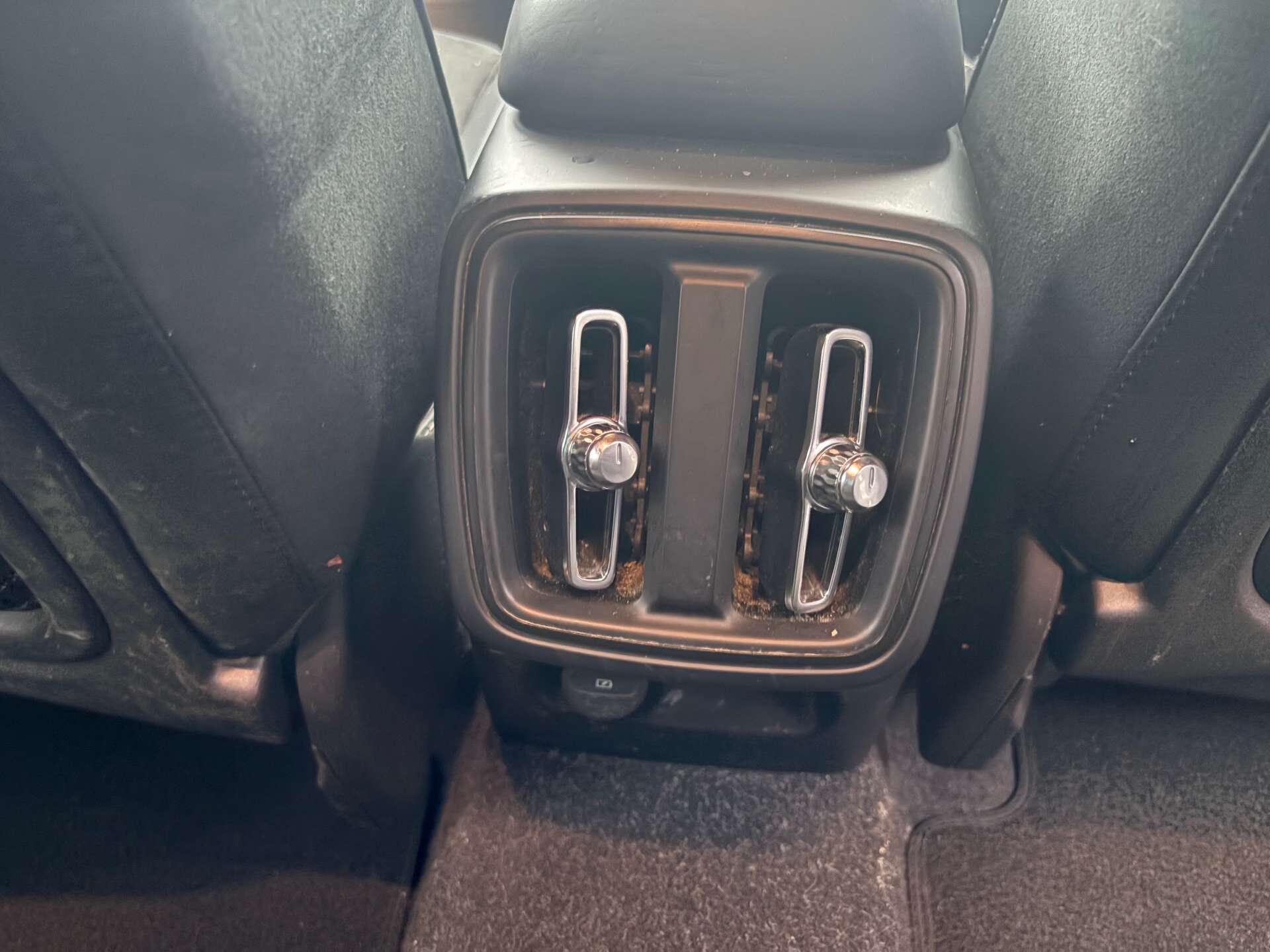 Volvo XC40 view 30