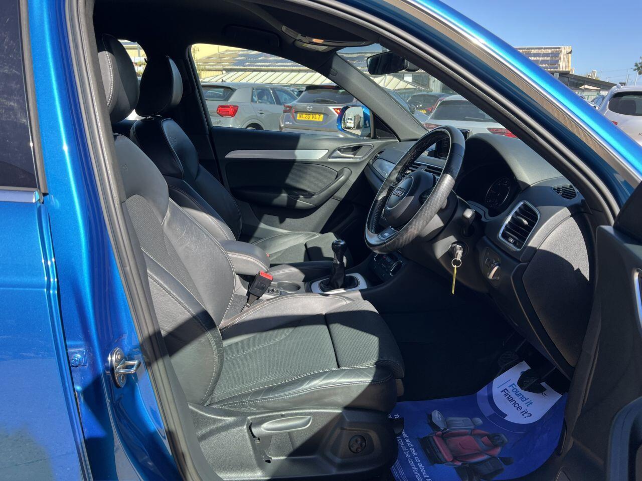 Audi Q3 view 15