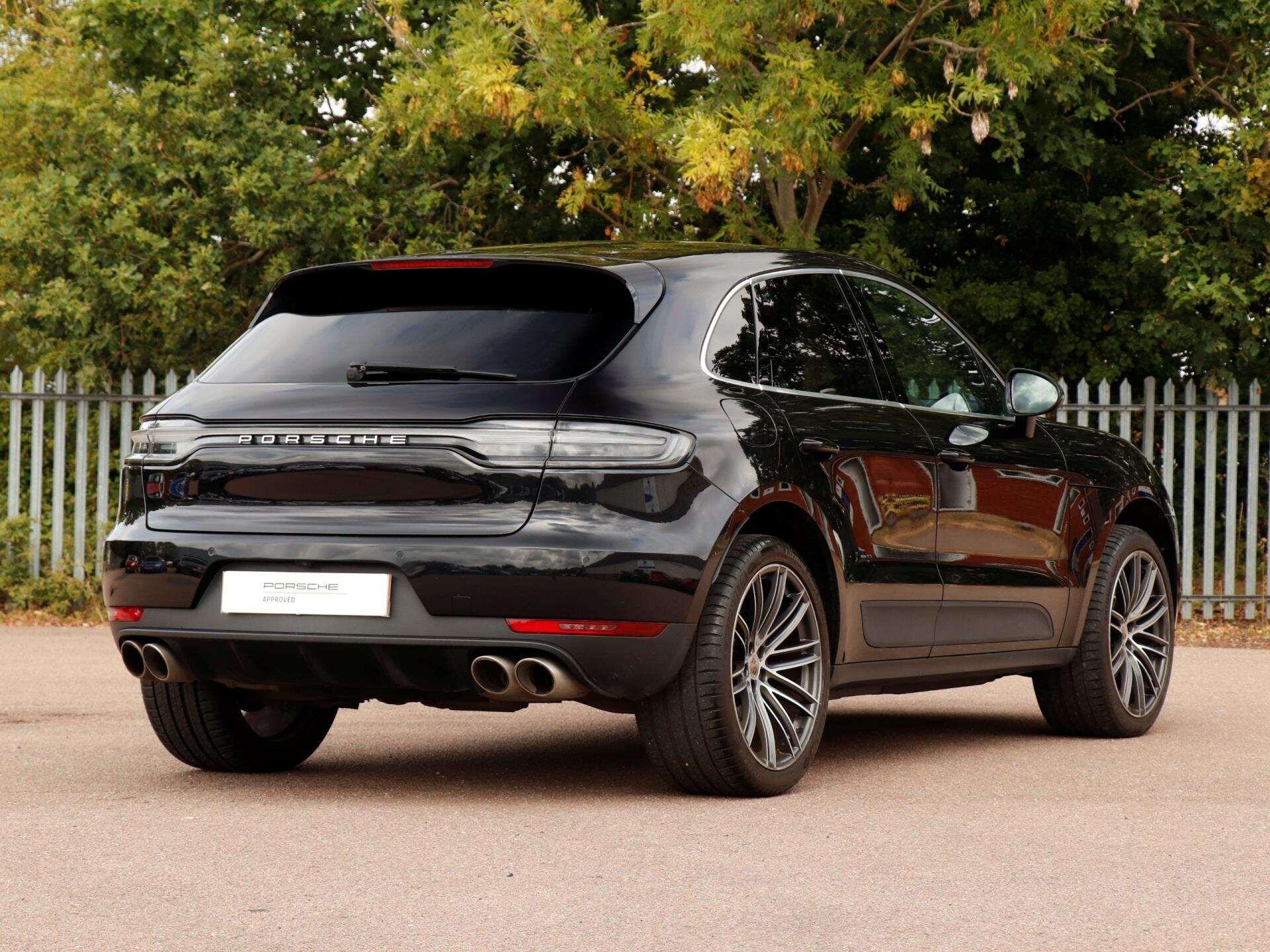 Porsche Macan view 33