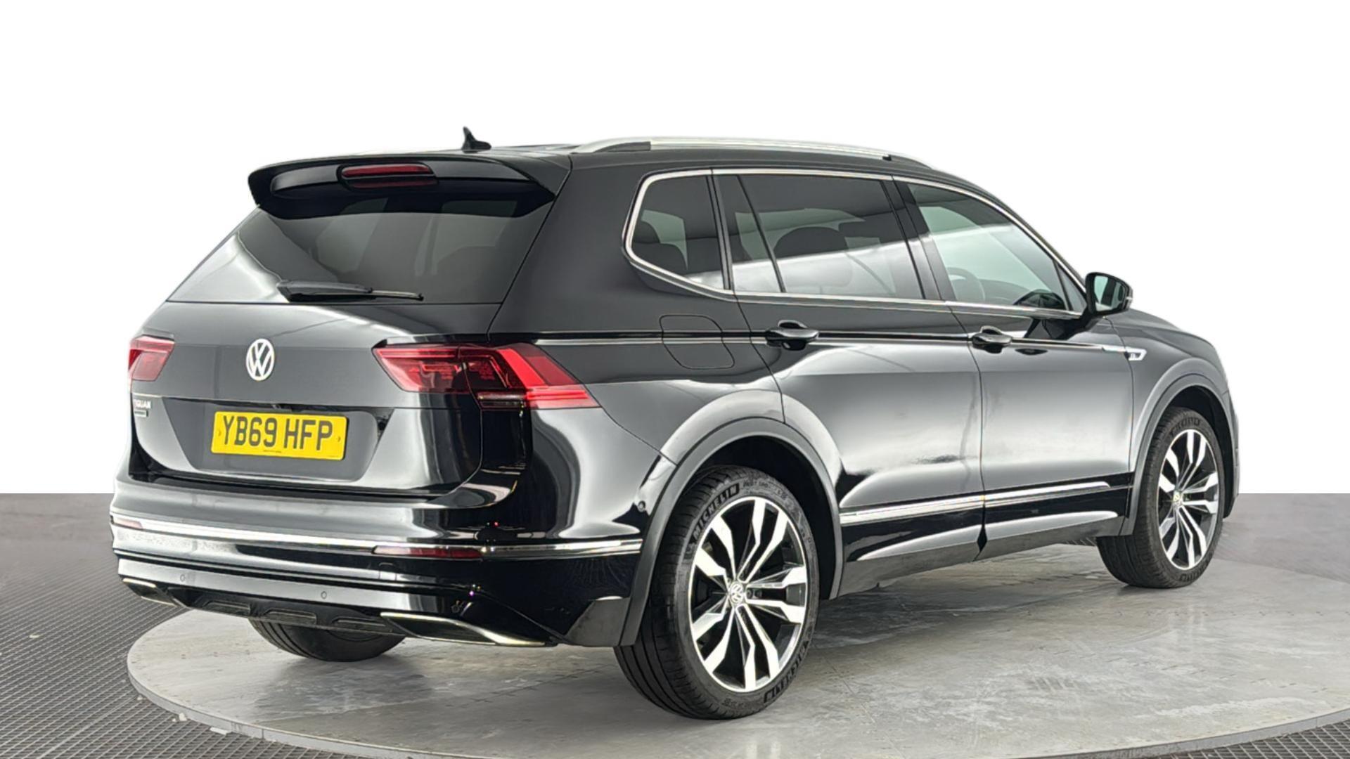 Volkswagen Tiguan Allspace view 4