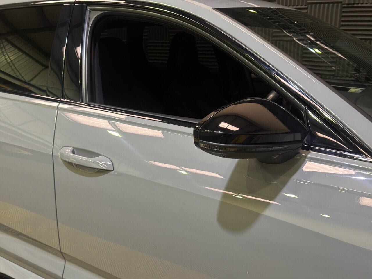 Audi RS6 Avant view 8