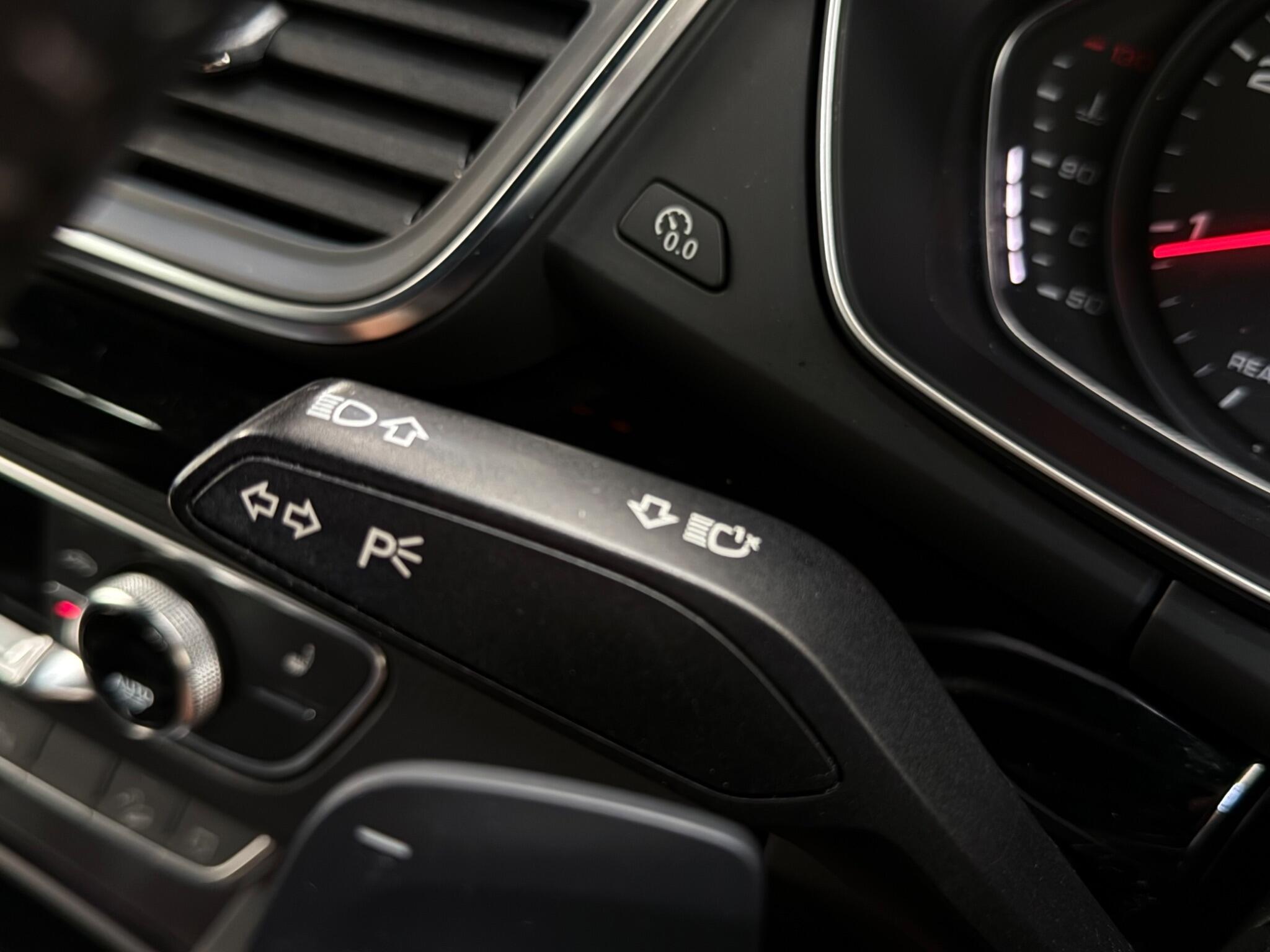 Audi Q5 view 18