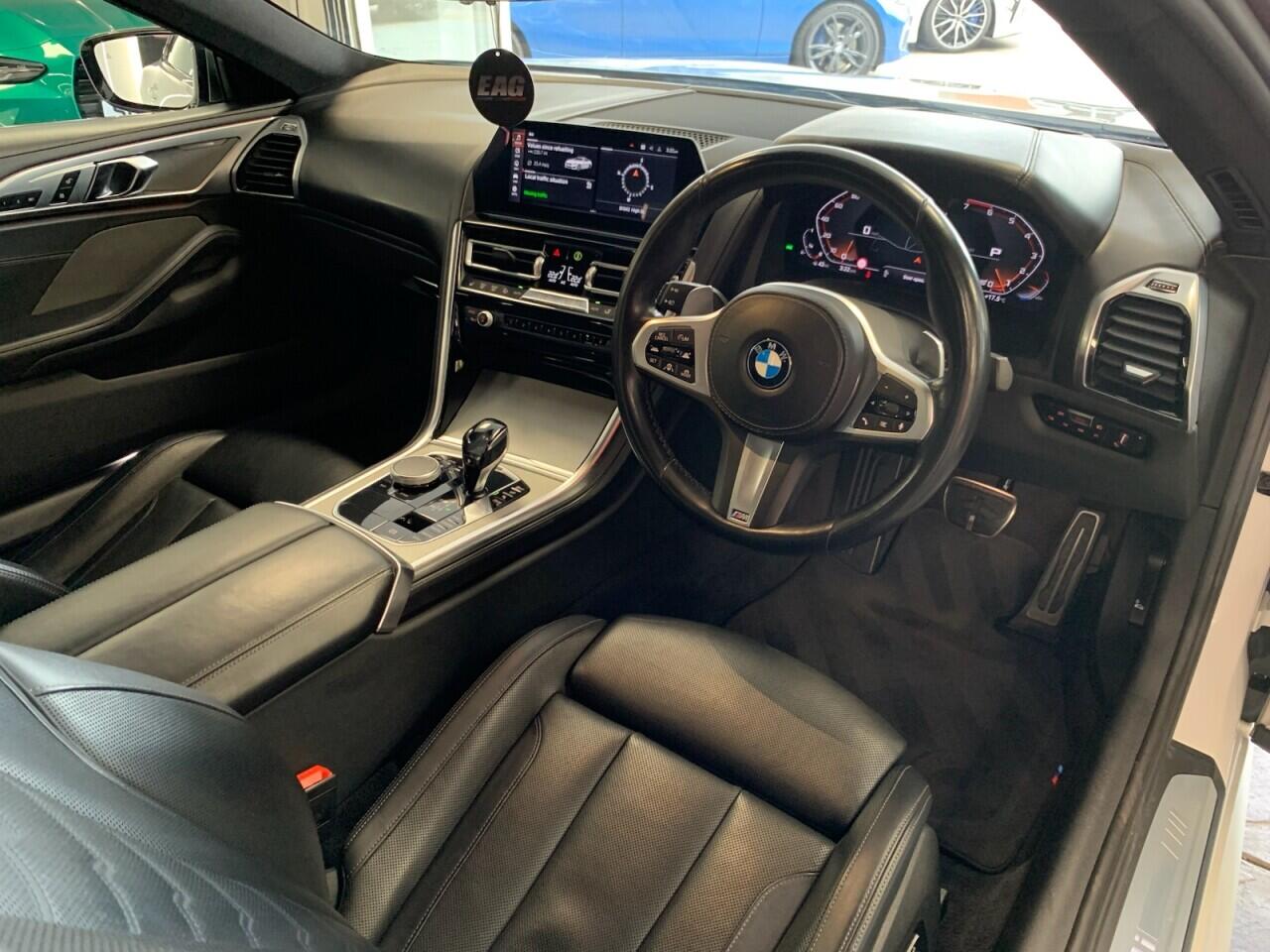 BMW 8 Series view 21