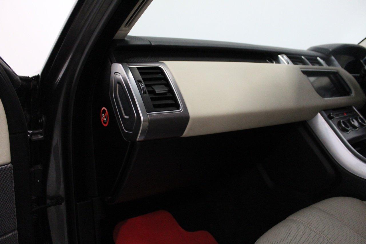 Land Rover Range Rover Sport view 30