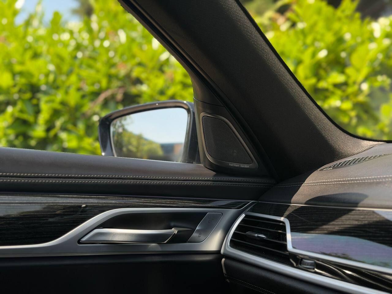 BMW 7 Series view 58
