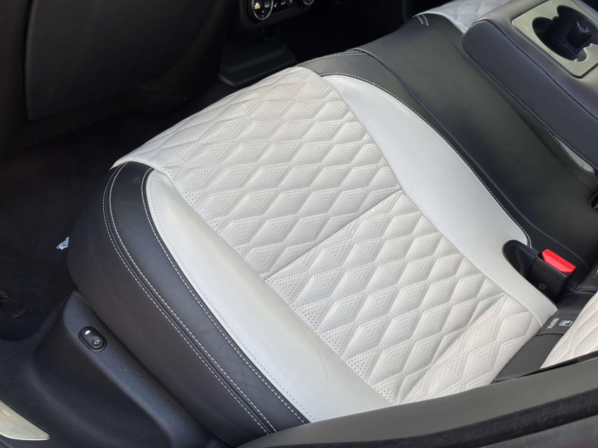 Land Rover Range Rover Velar view 37