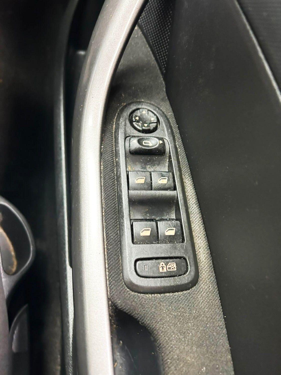 Peugeot 308 view 19