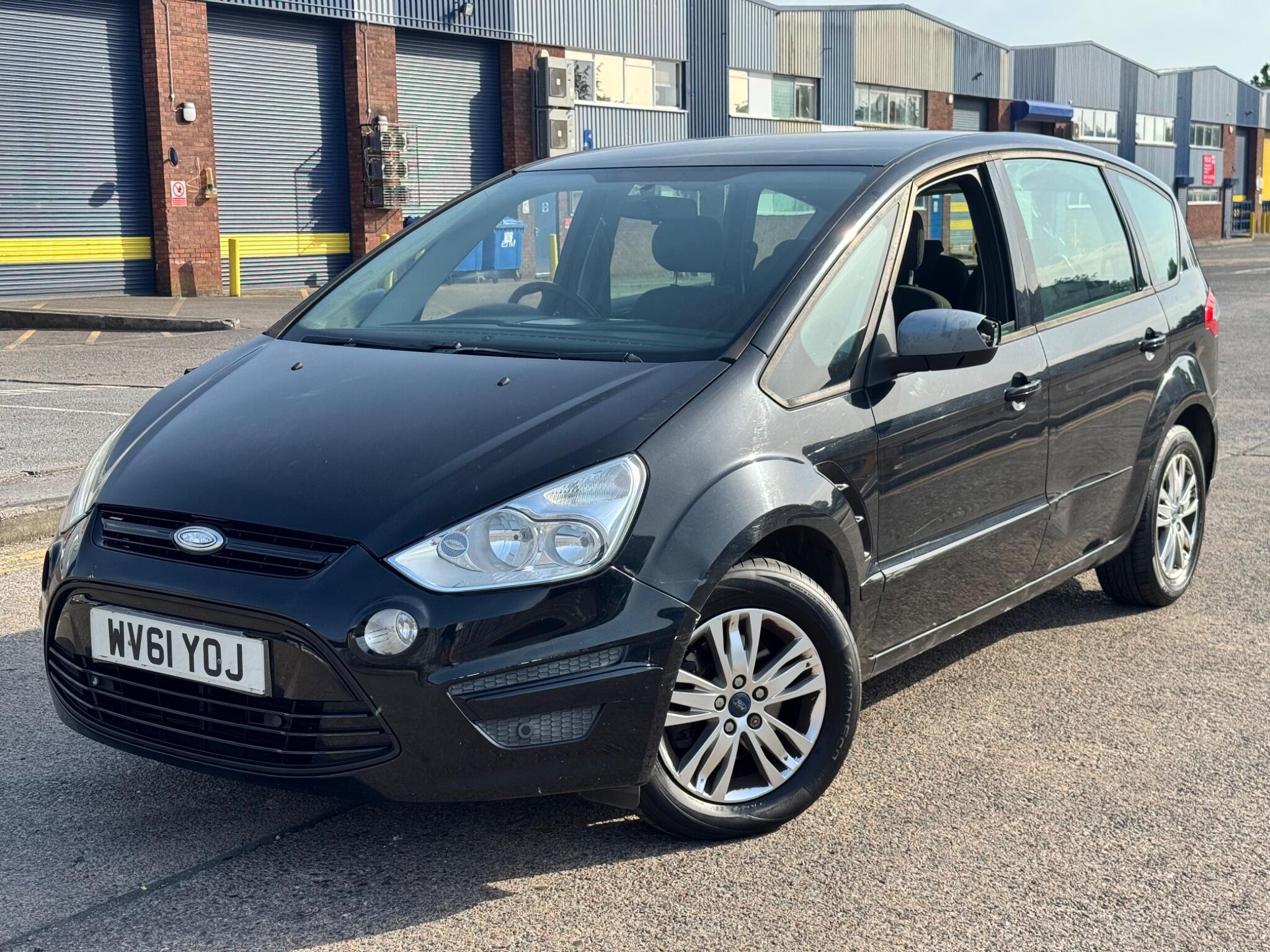 Ford S-Max view 3